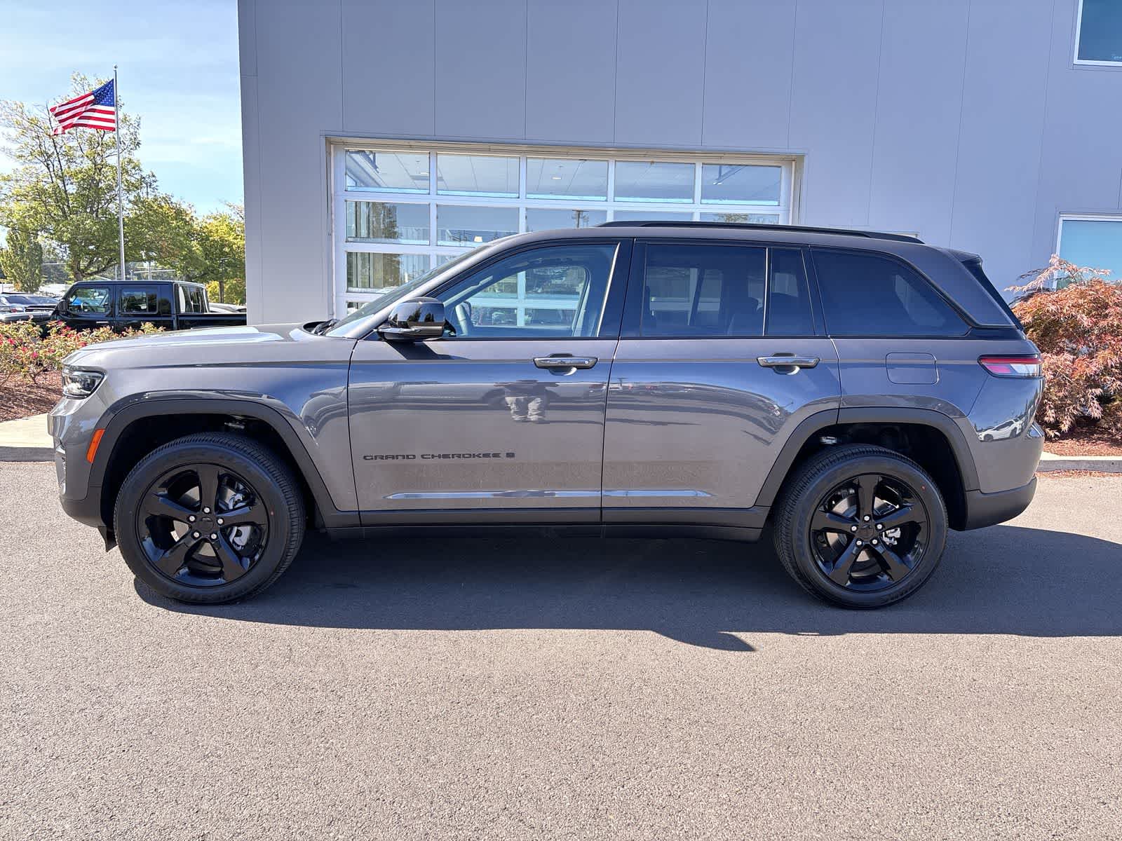 Used 2024 Jeep Grand Cherokee Altitude with VIN 1C4RJHAG1RC188392 for sale in Eugene, OR