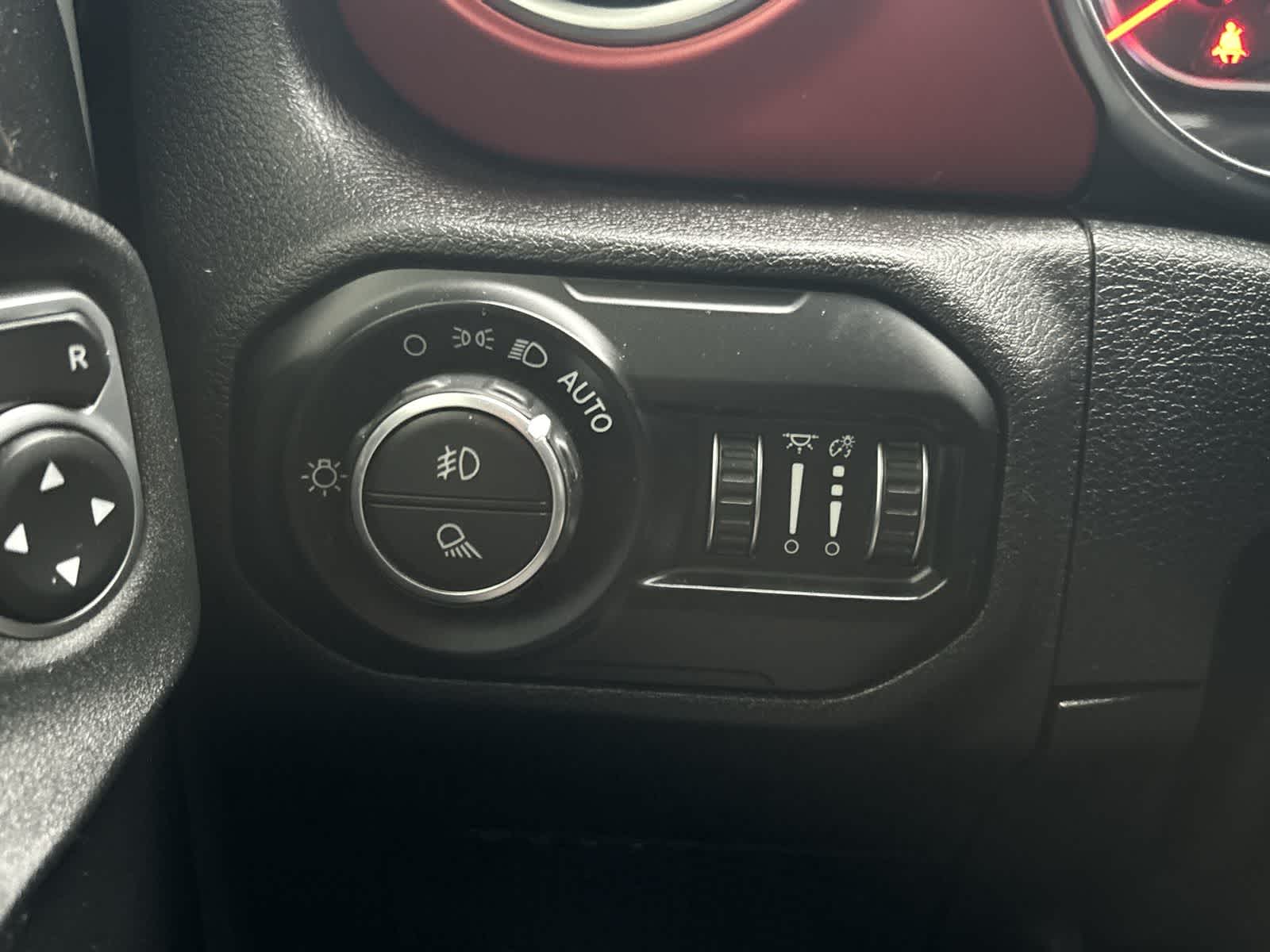 Thumbnail: 2021 Jeep Gladiator - 12