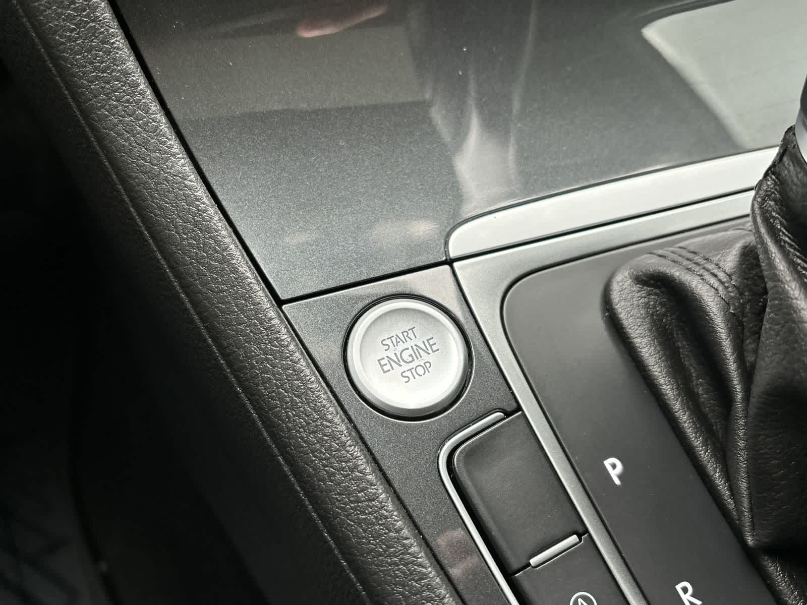 Thumbnail: 2019 Volkswagen Golf - 24