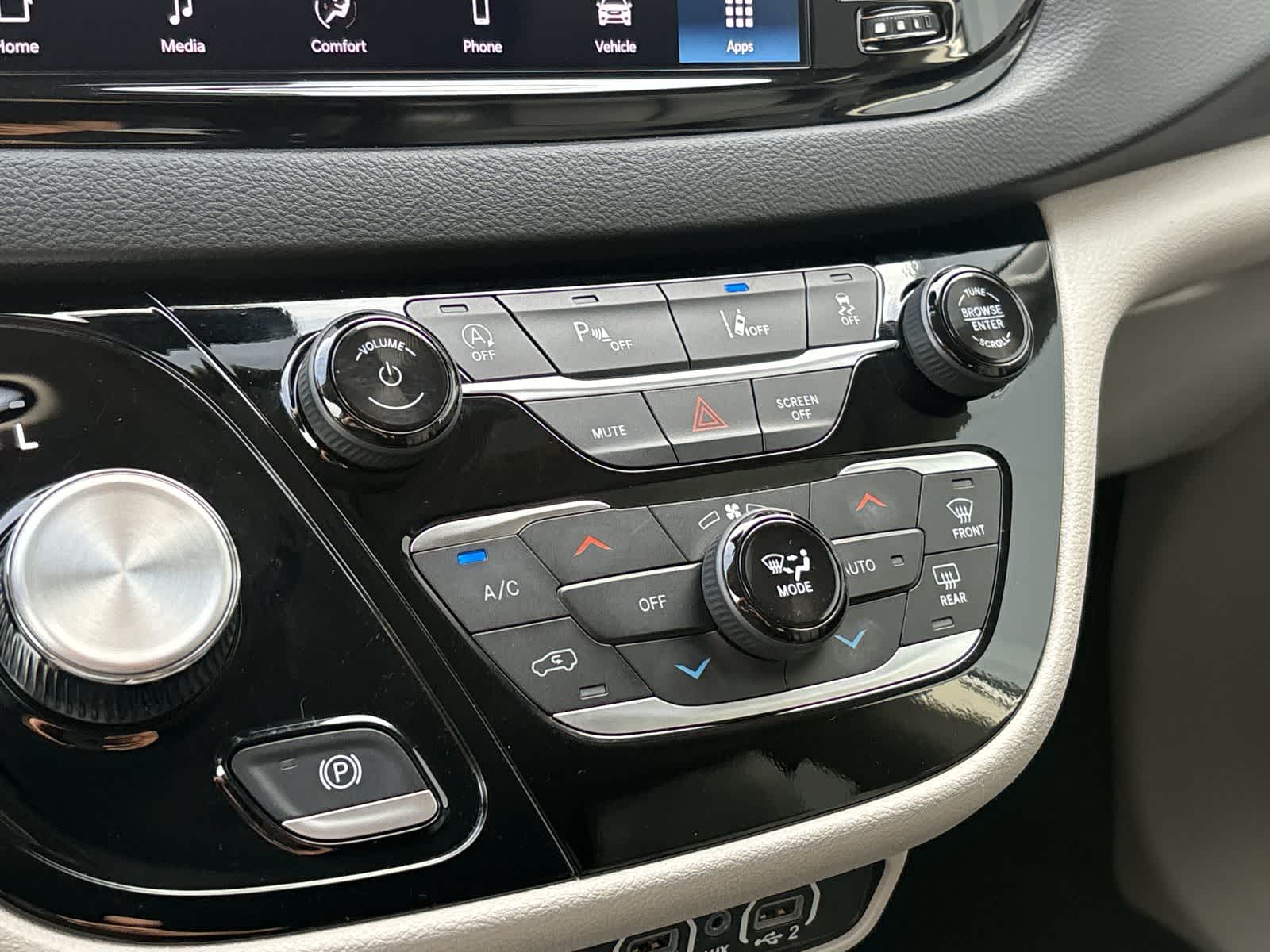 Thumbnail: 2024 Chrysler Pacifica - 22