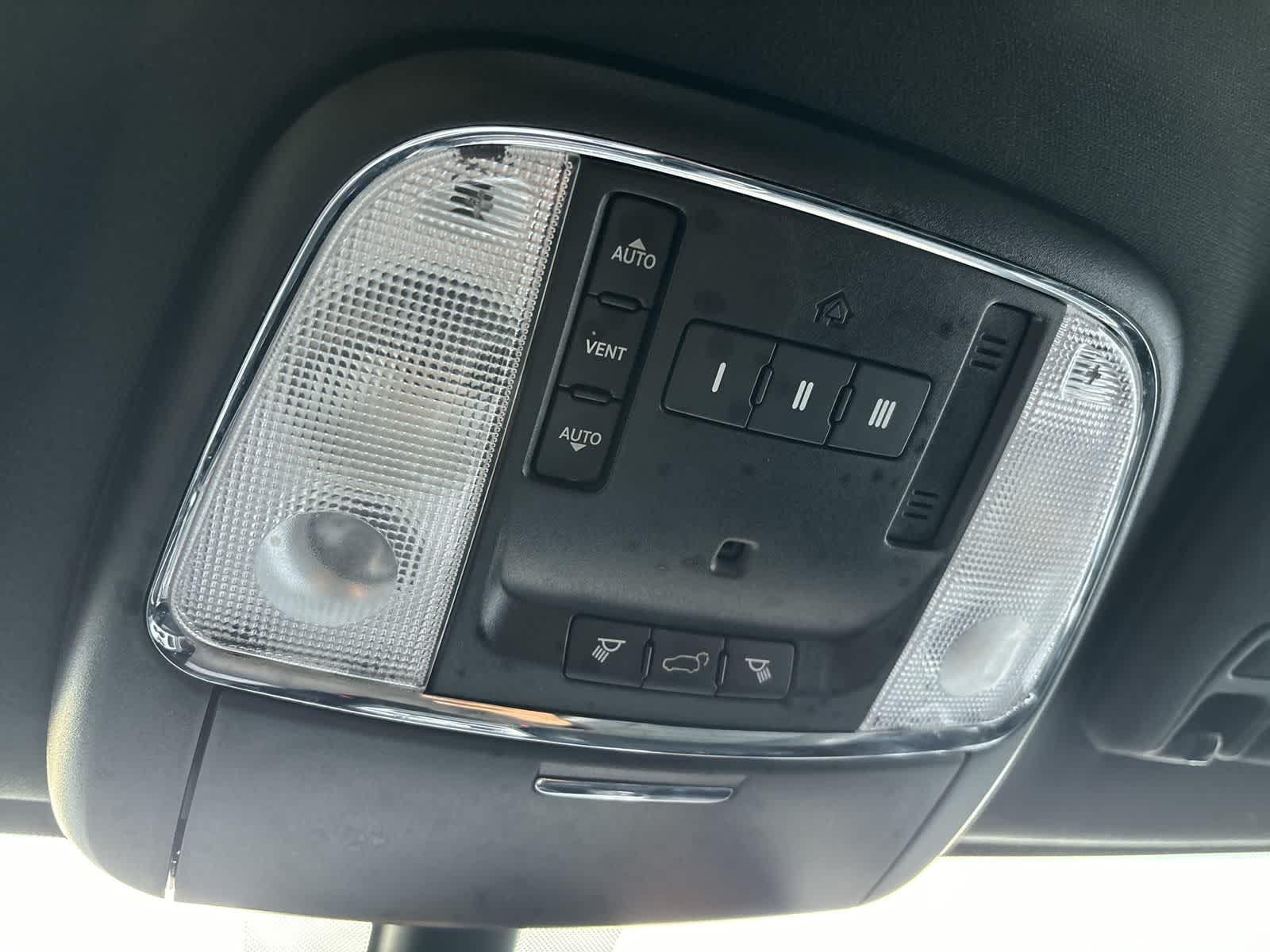 Thumbnail: 2015 Jeep Grand Cherokee - 22