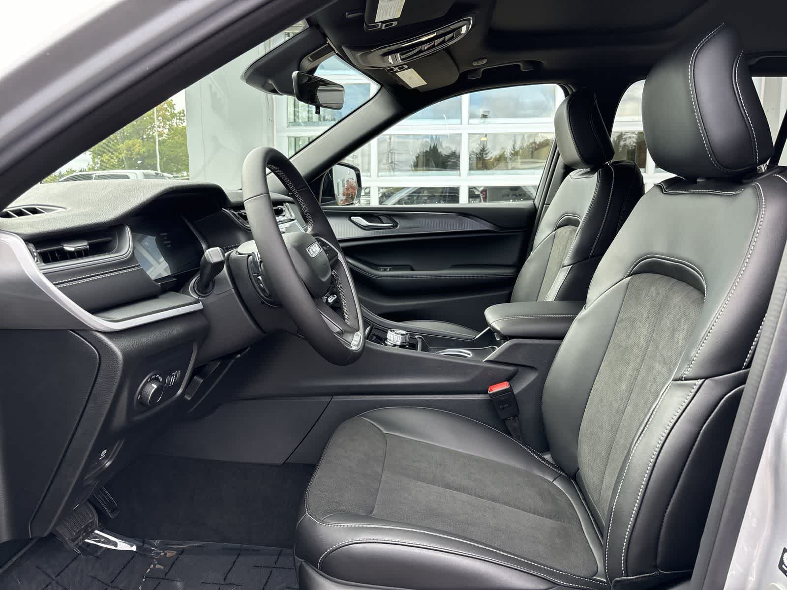 Thumbnail: 2025 Jeep Grand Cherokee - 9