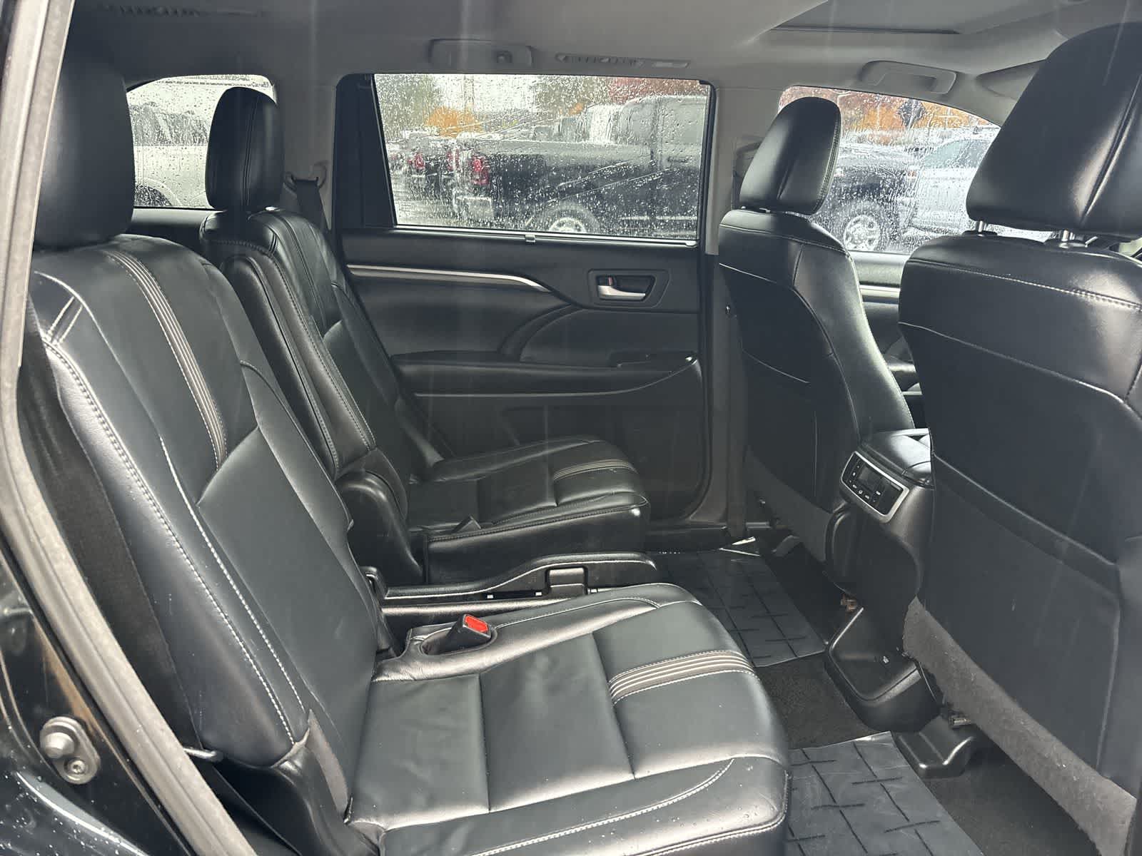 Thumbnail: 2017 Toyota Highlander - 5