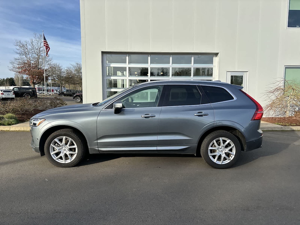 Used 2018 Volvo XC60 T5 AWD Momentum SUV