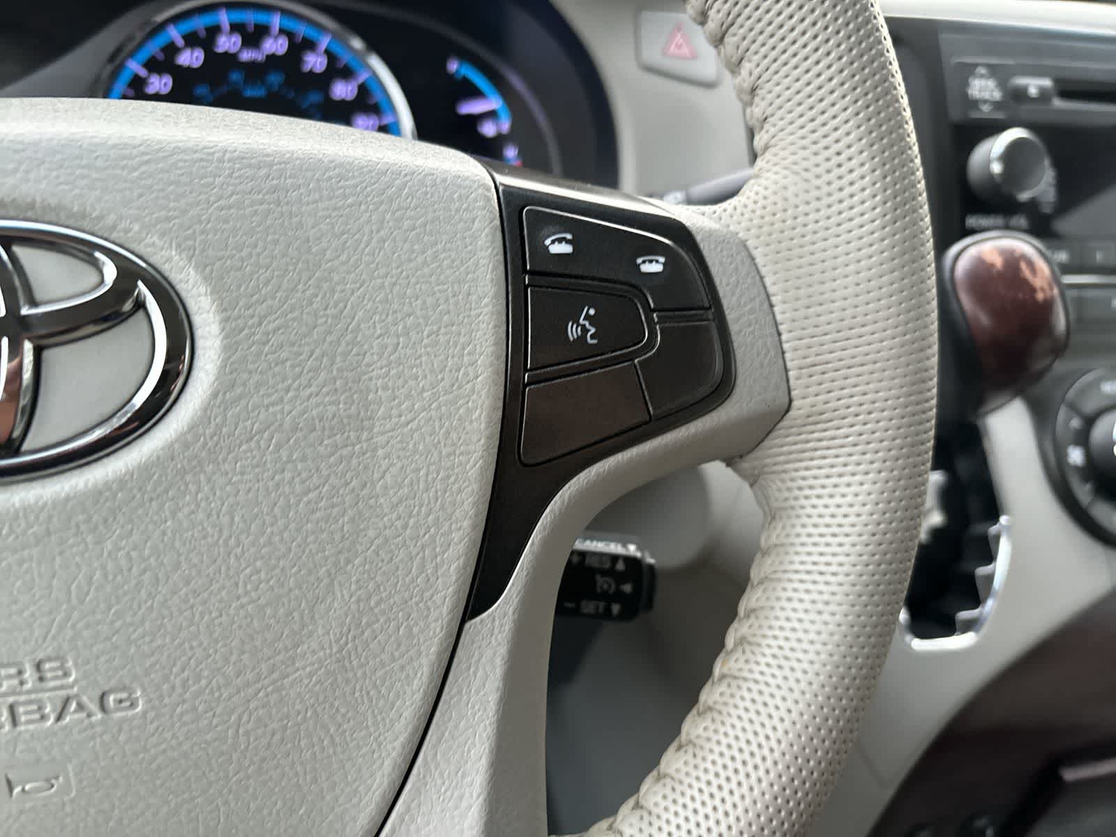 Thumbnail: 2013 Toyota Sienna - 13