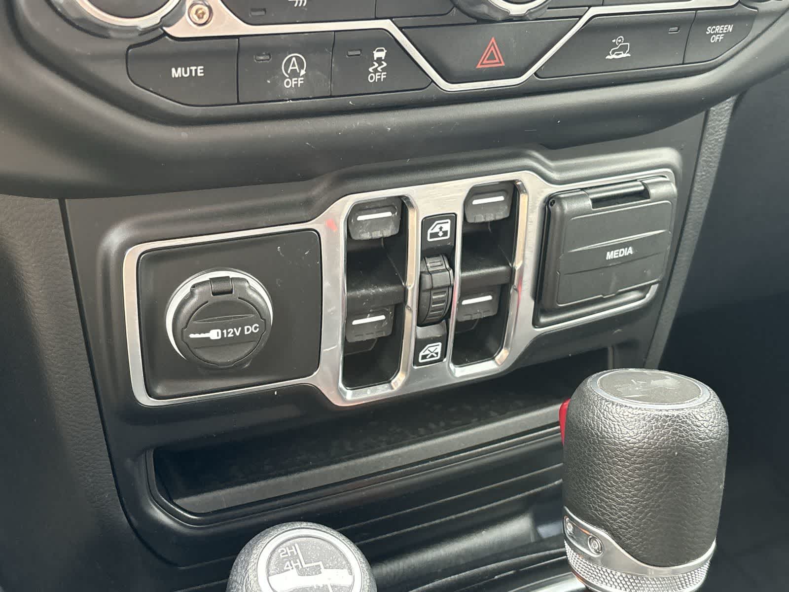 Thumbnail: 2023 Jeep Wrangler - 27