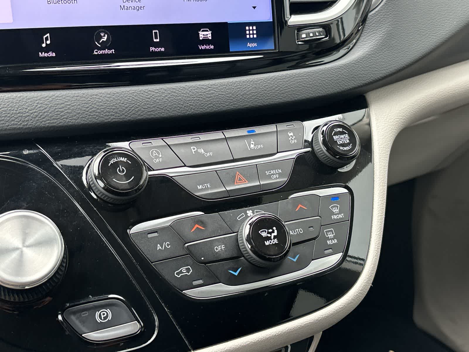 Thumbnail: 2023 Chrysler Pacifica - 18