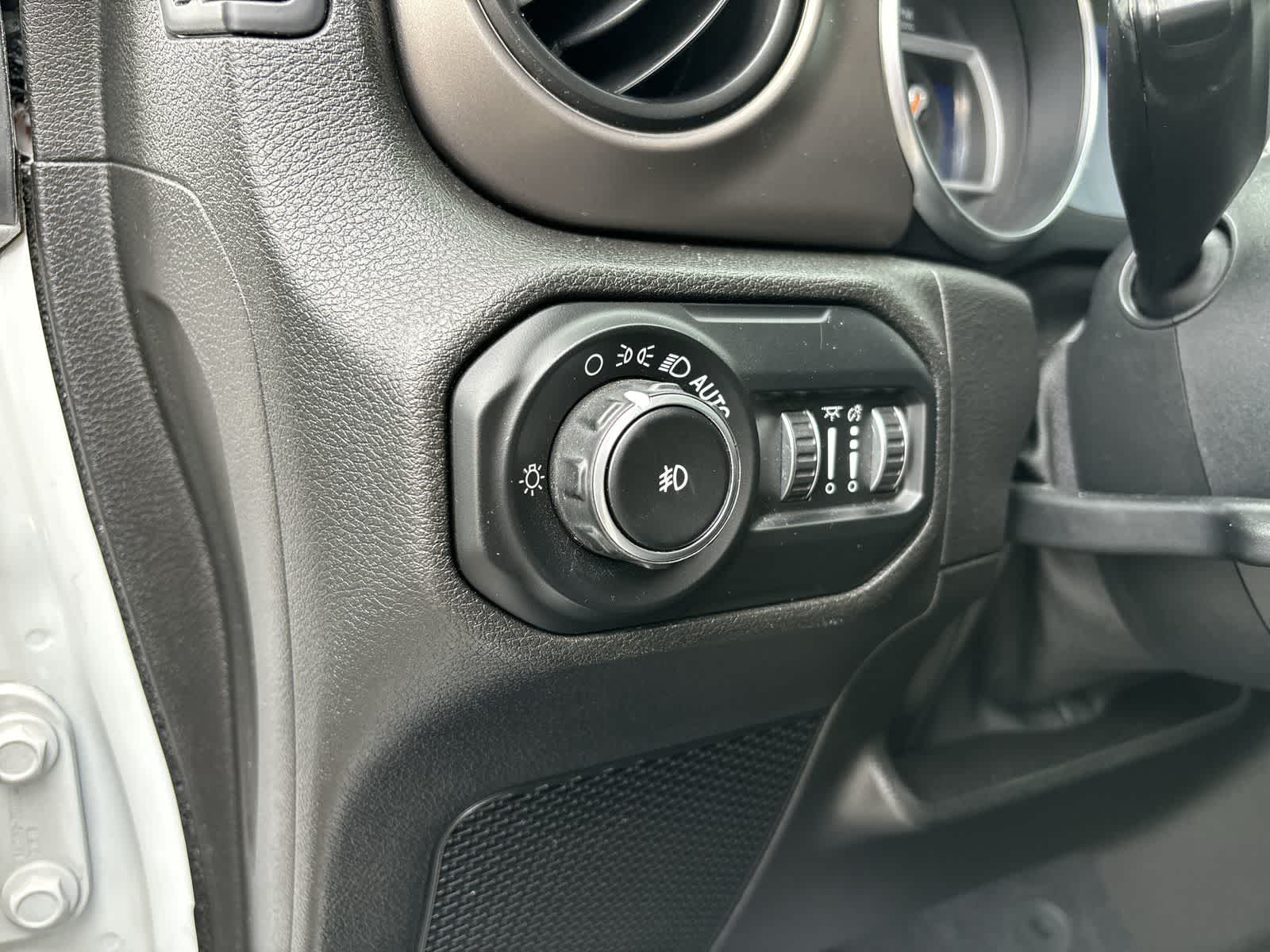 Thumbnail: 2019 Jeep Wrangler - 12