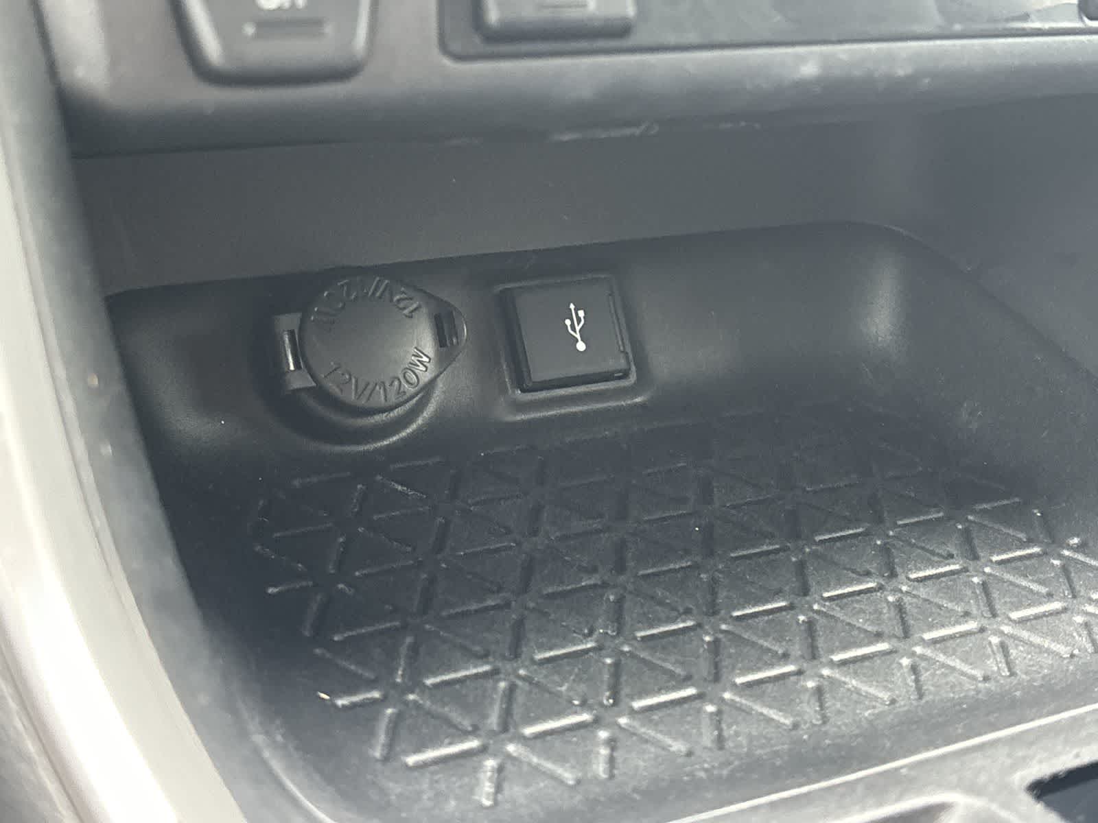 Thumbnail: 2022 Toyota RAV4 - 22