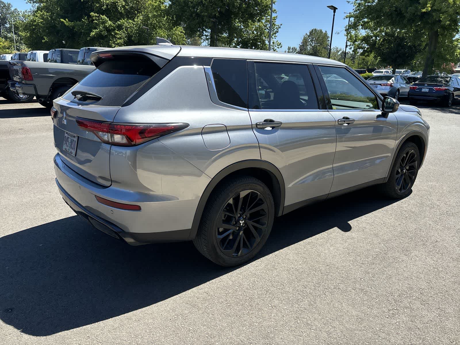 Thumbnail: 2022 Mitsubishi Outlander - 4
