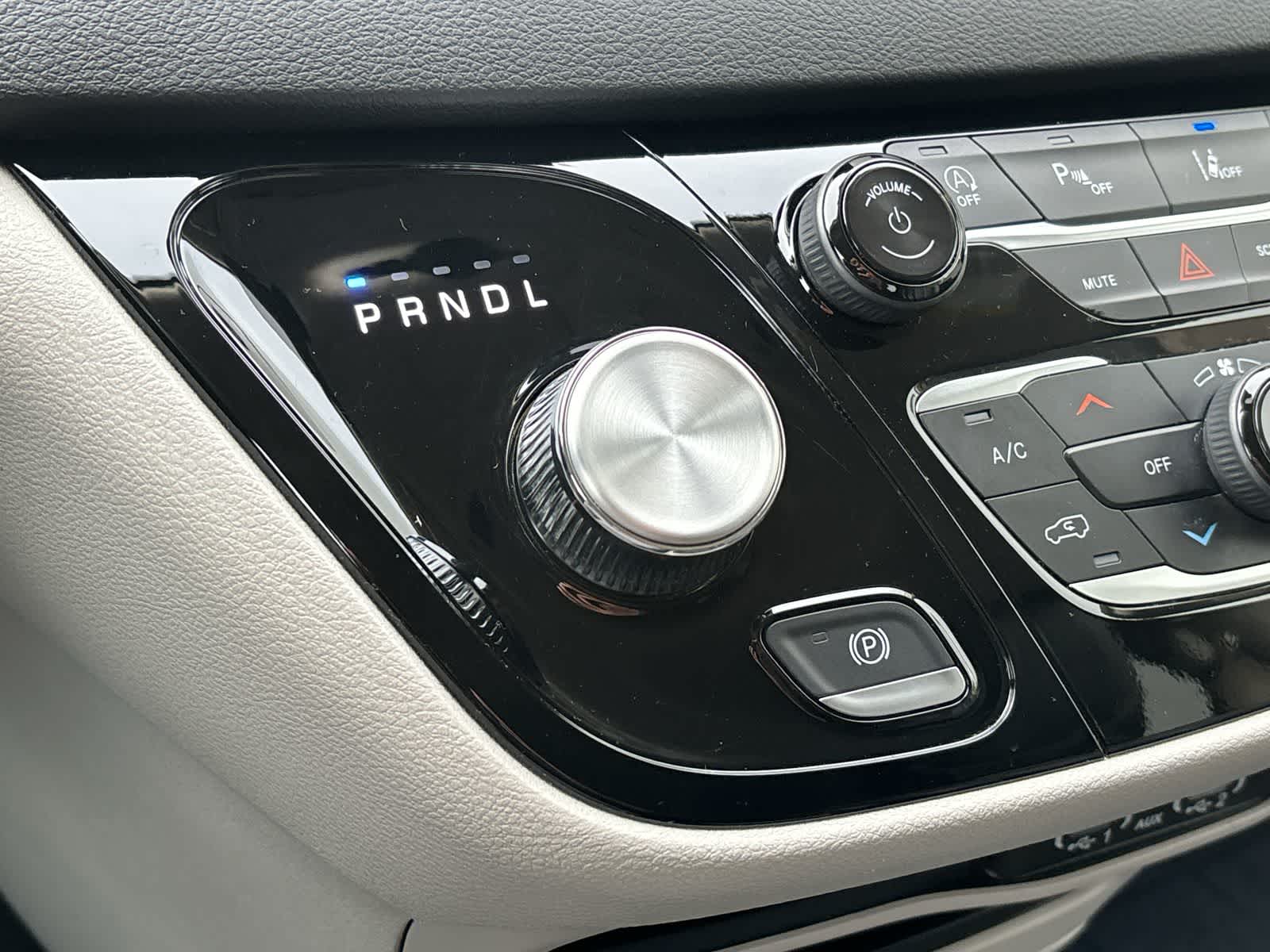 Thumbnail: 2024 Chrysler Pacifica - 24