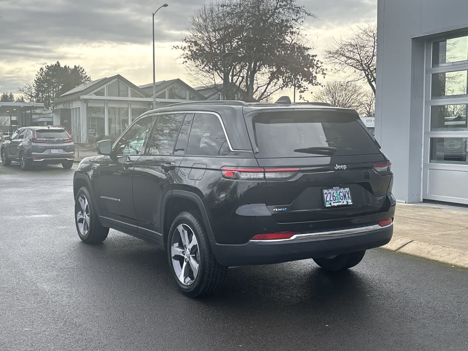 Thumbnail: 2024 Jeep Grand Cherokee - 3