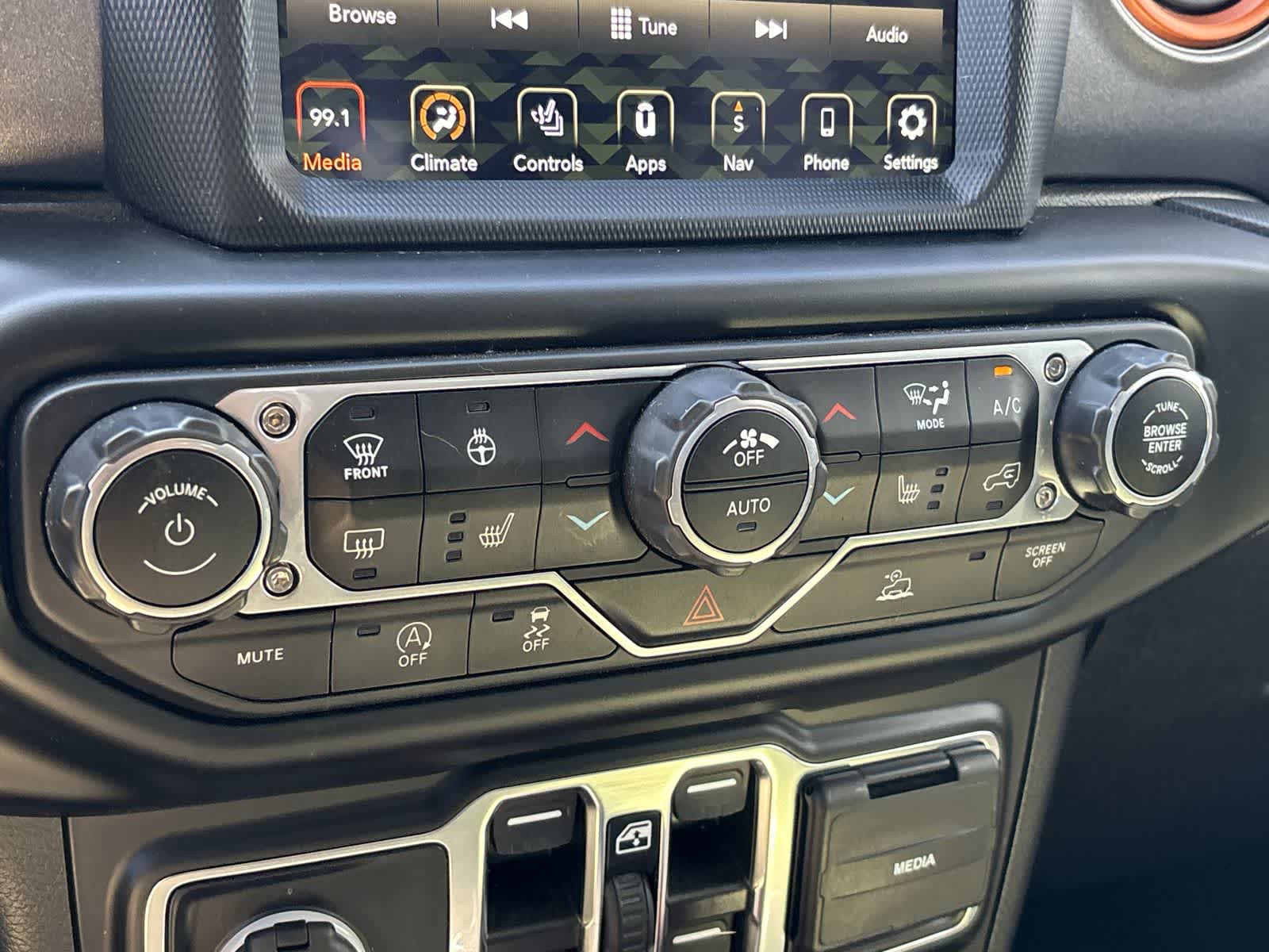 Thumbnail: 2022 Jeep Gladiator - 24