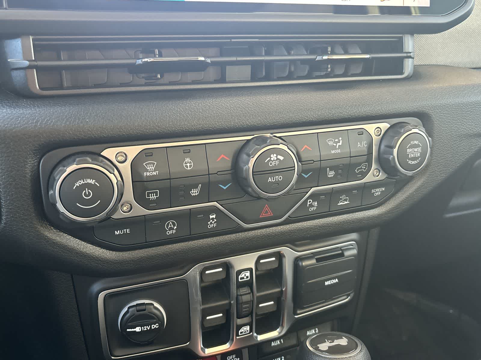 Thumbnail: 2026 Jeep Wrangler - 25