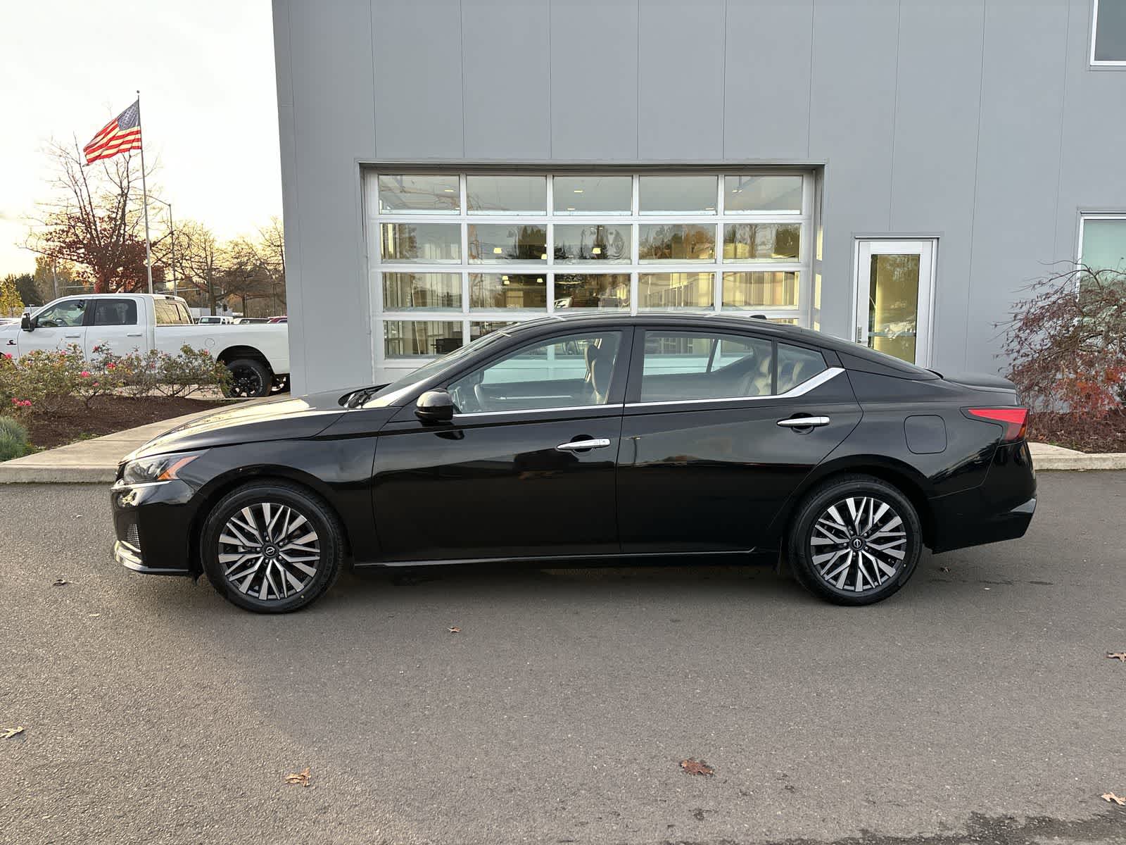 2023 Nissan Altima 2.5 SV photo 2