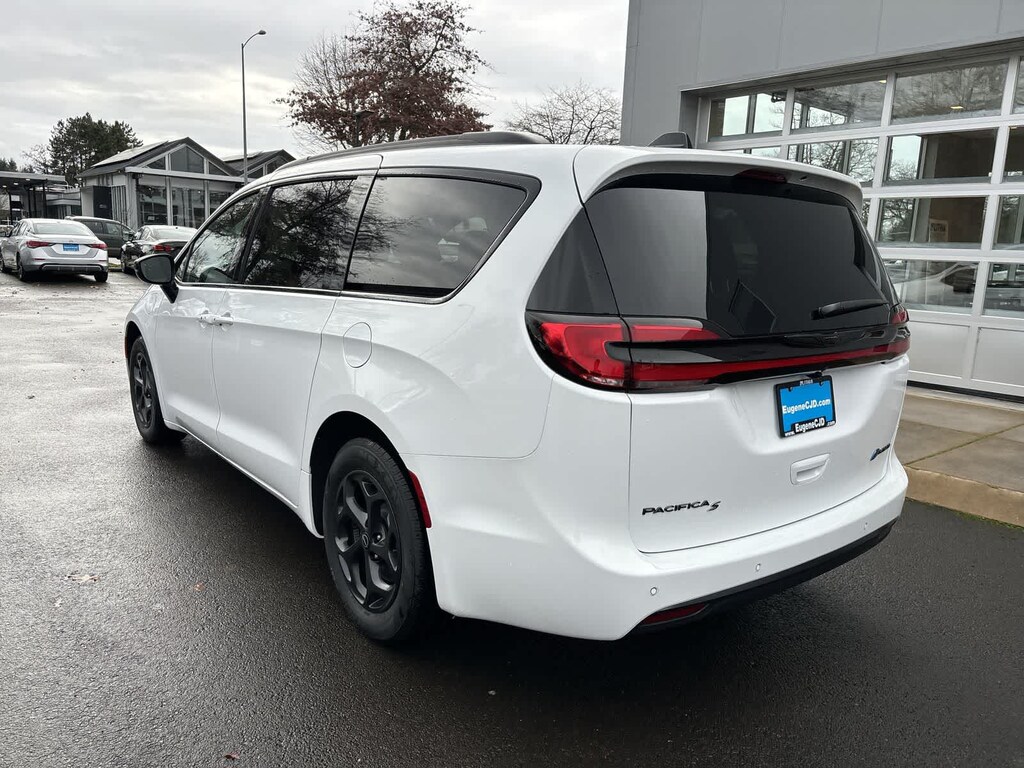 New 2026 Chrysler Pacifica Hybrid Select Passenger Van