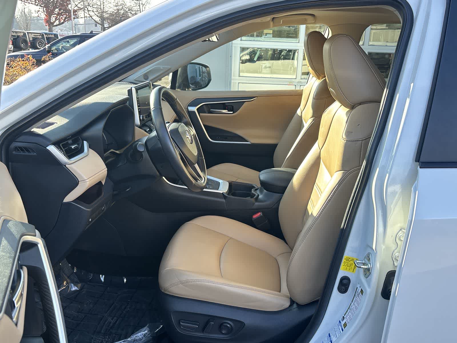 Thumbnail: 2020 Toyota RAV4 - 12