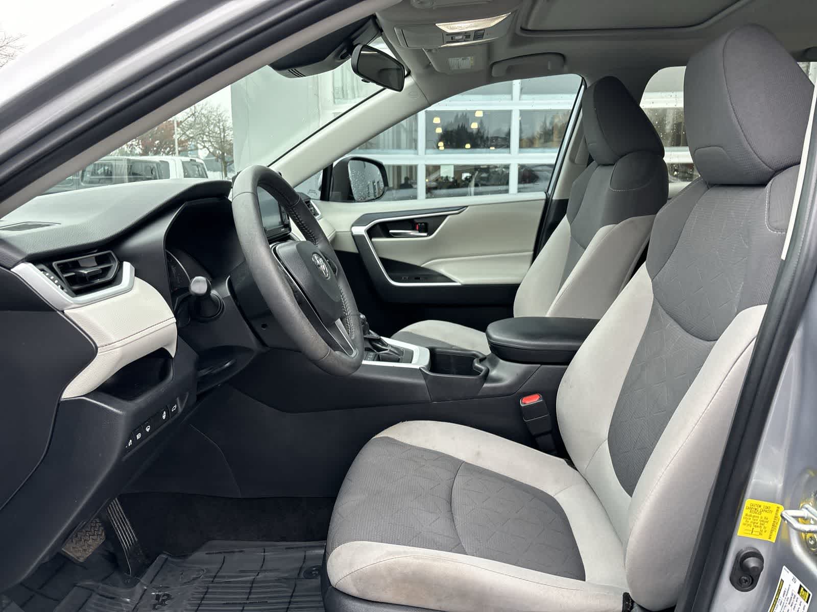 Thumbnail: 2022 Toyota RAV4 - 8