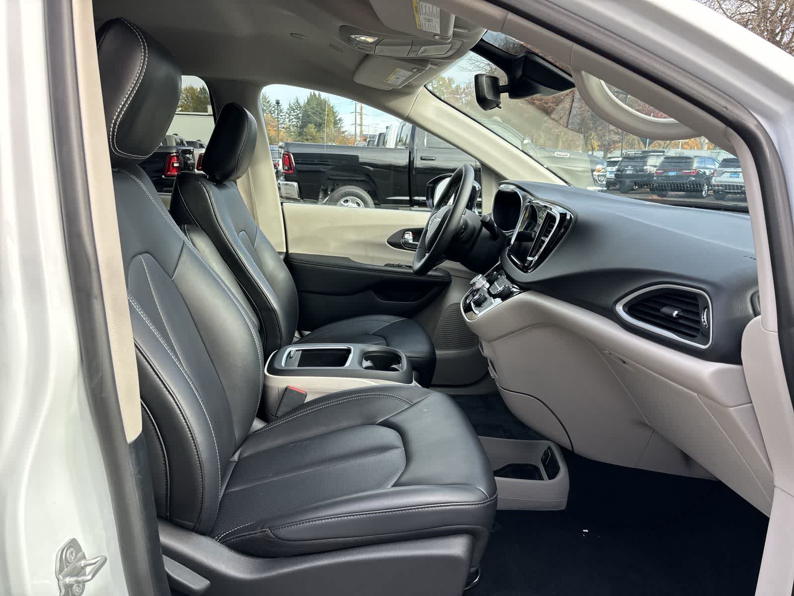 Thumbnail: 2024 Chrysler Pacifica - 4