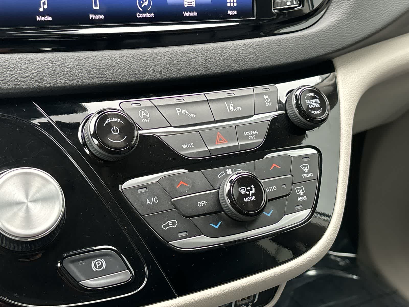 Thumbnail: 2024 Chrysler Pacifica - 22