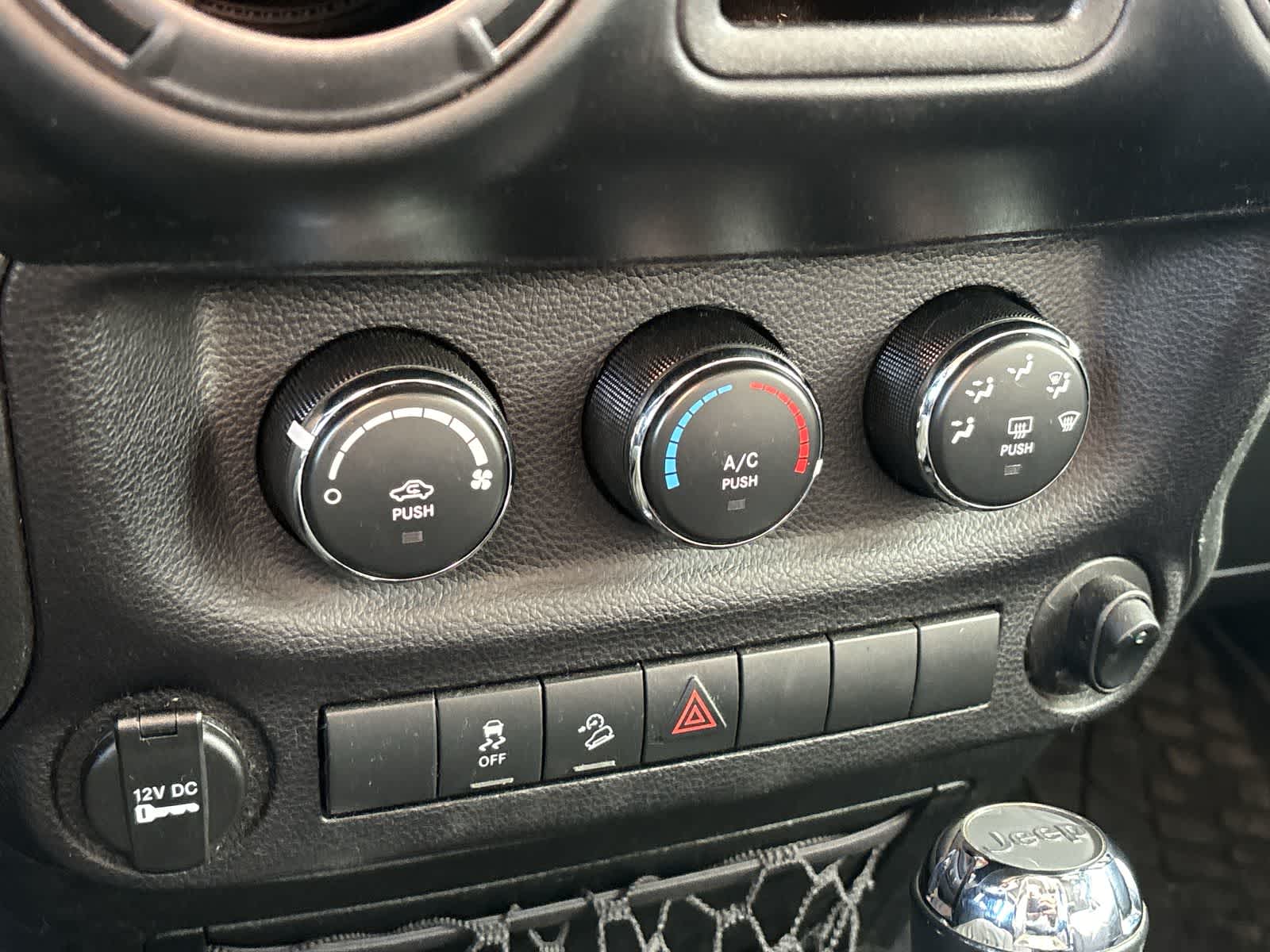 Thumbnail: 2015 Jeep Wrangler - 13