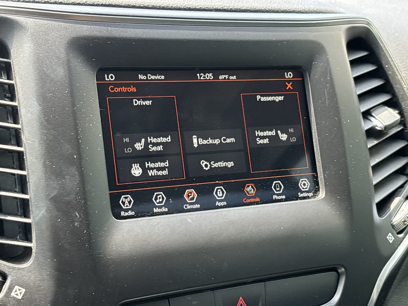 Thumbnail: 2019 Jeep Cherokee - 19