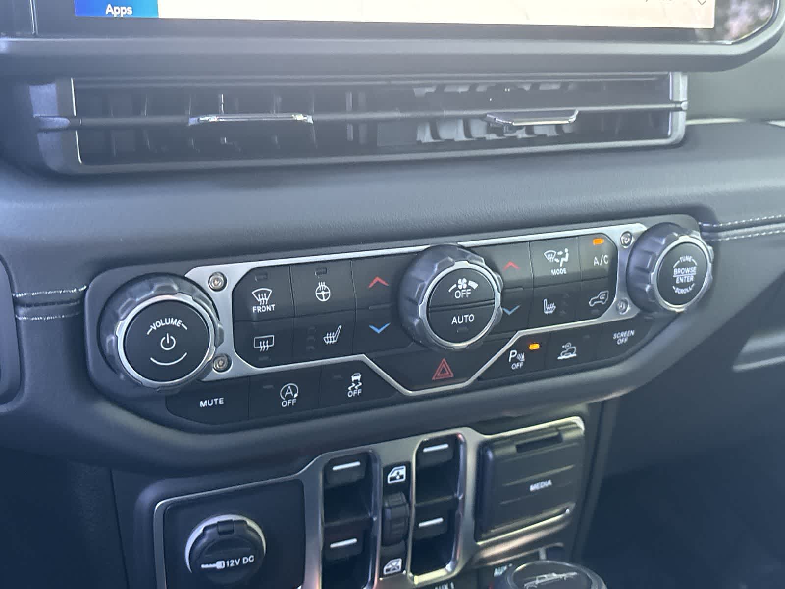 Thumbnail: 2025 Jeep Gladiator - 24