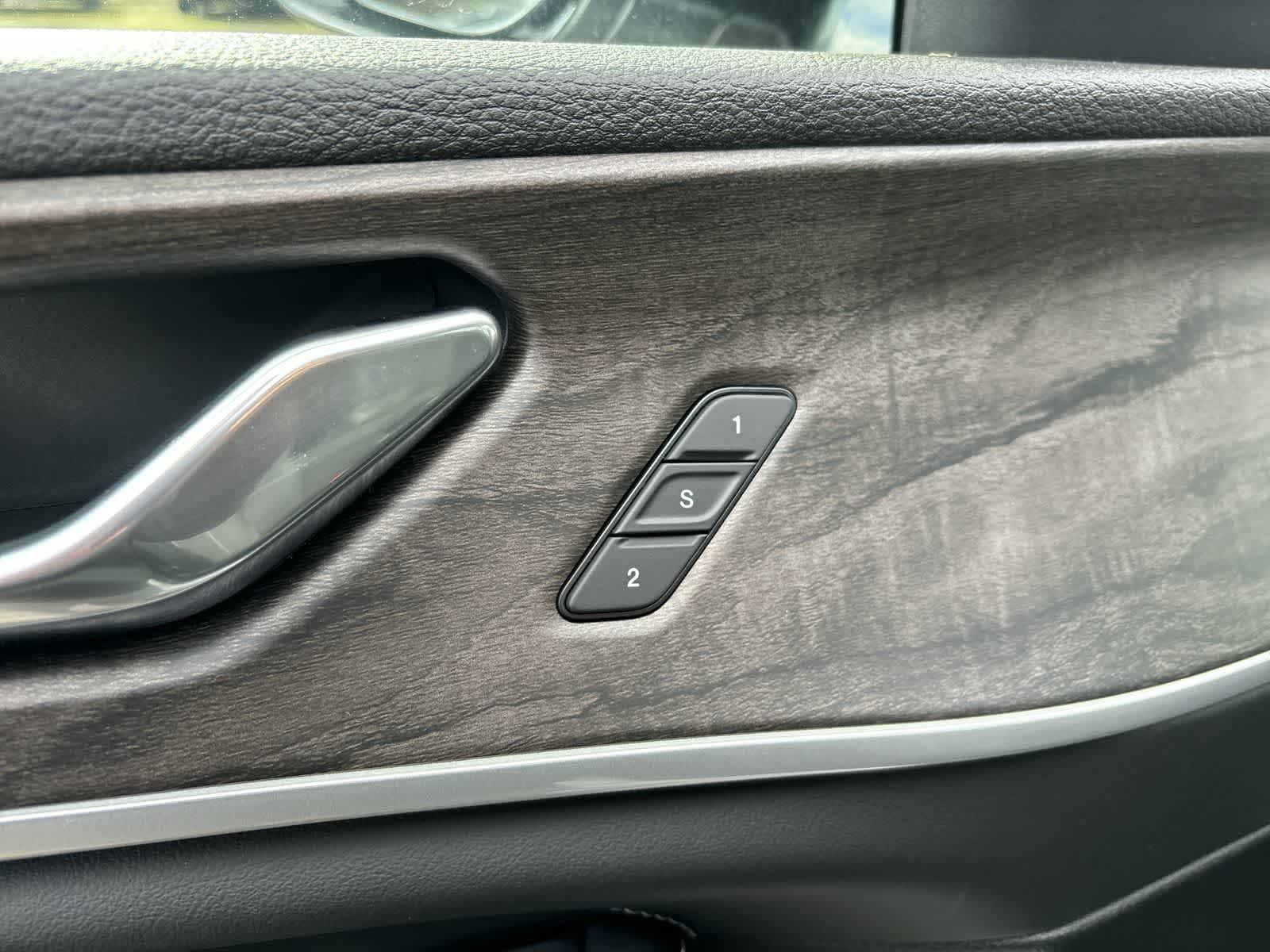 Thumbnail: 2026 Jeep Grand Cherokee - 10