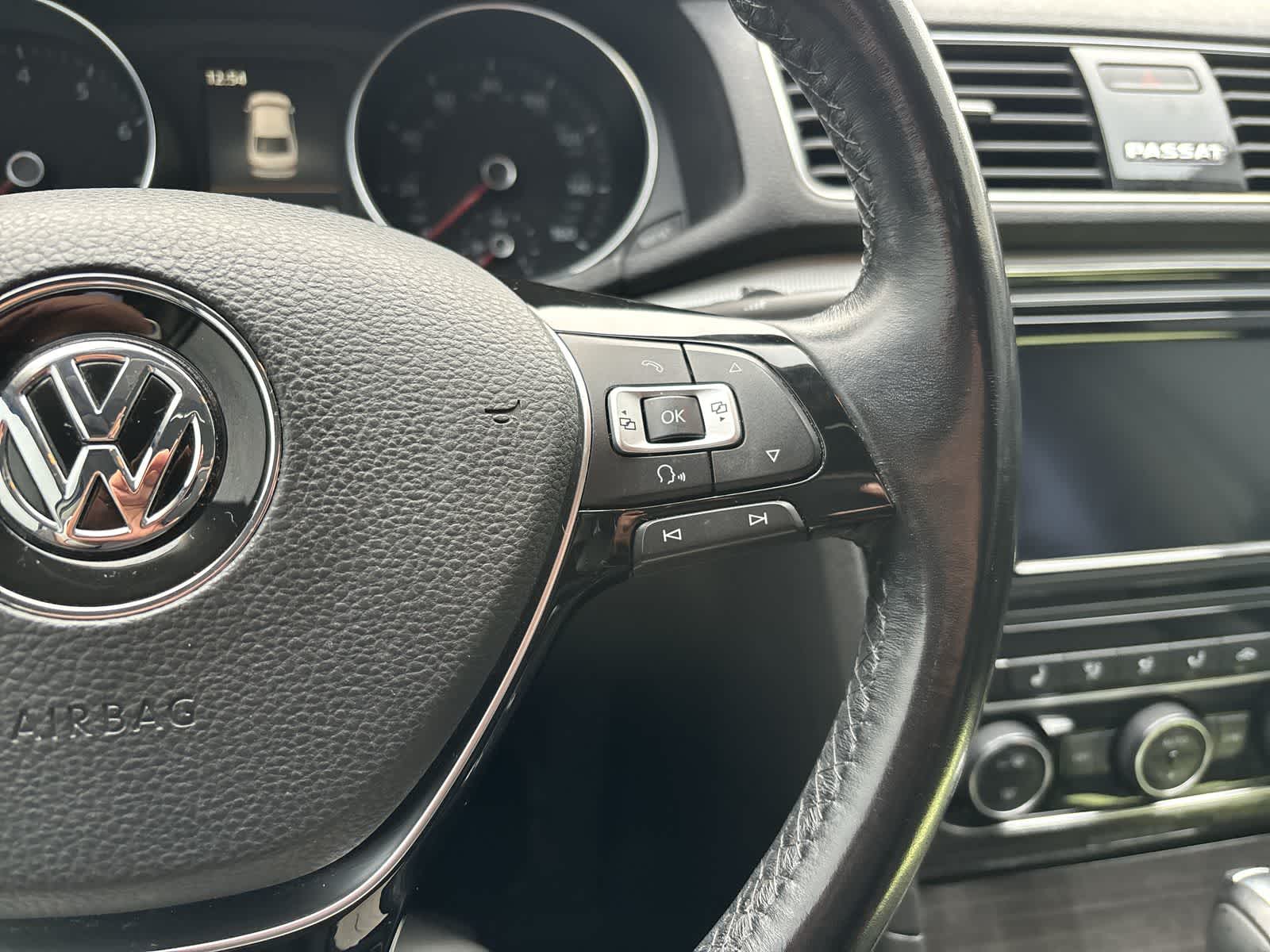 Thumbnail: 2018 Volkswagen Passat - 12