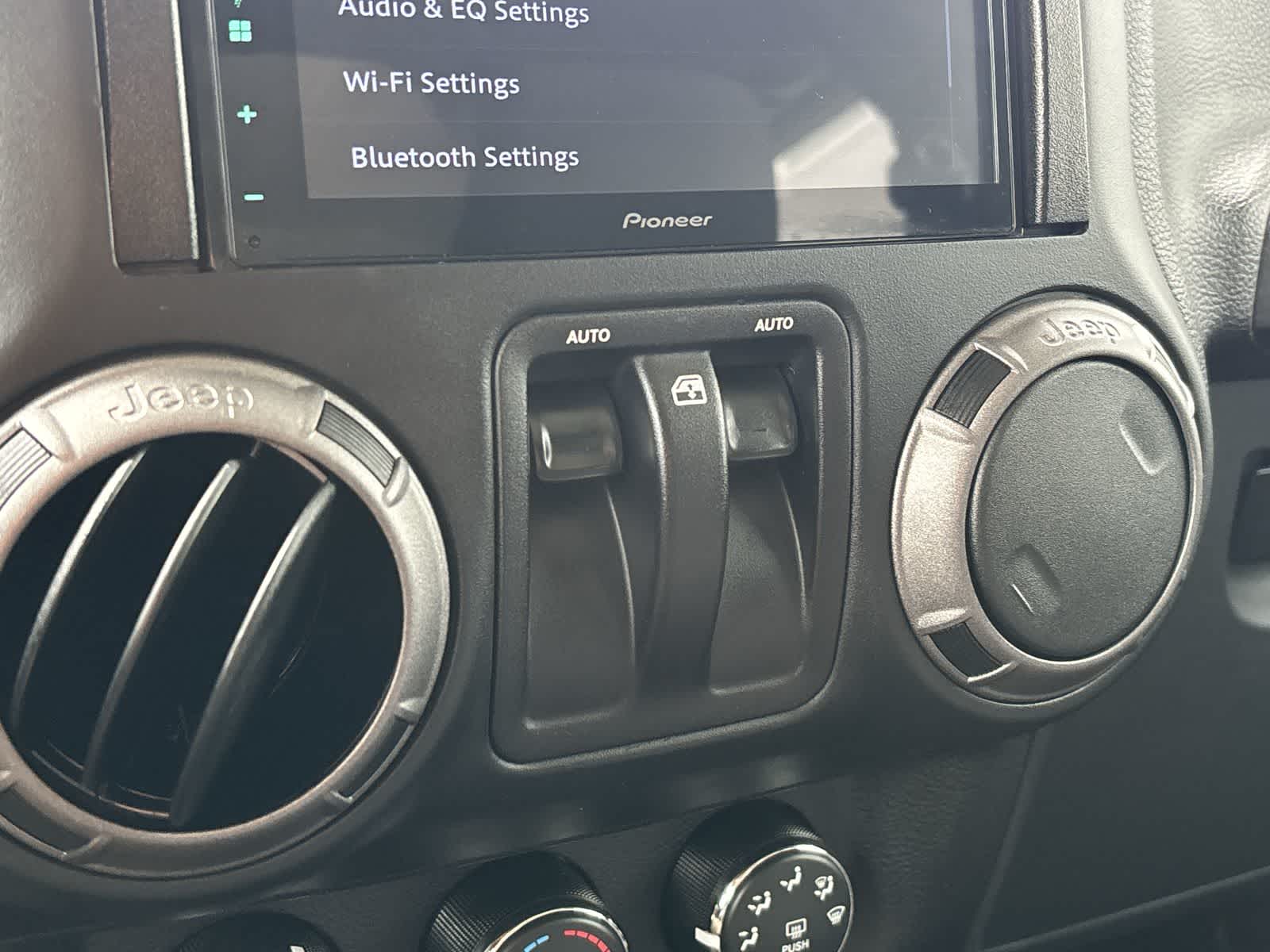 Thumbnail: 2018 Jeep Wrangler - 20