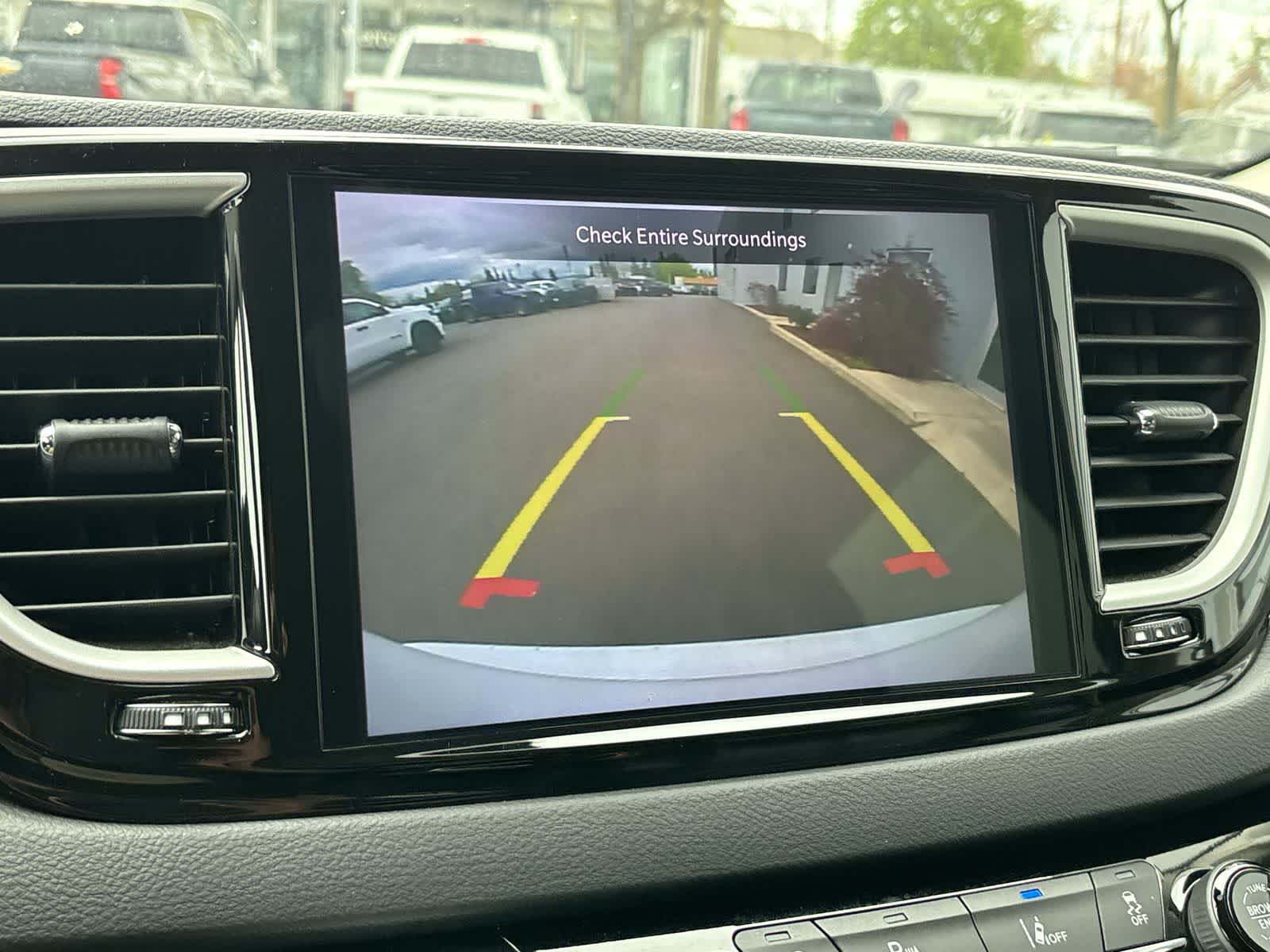 Thumbnail: 2023 Chrysler Pacifica - 17