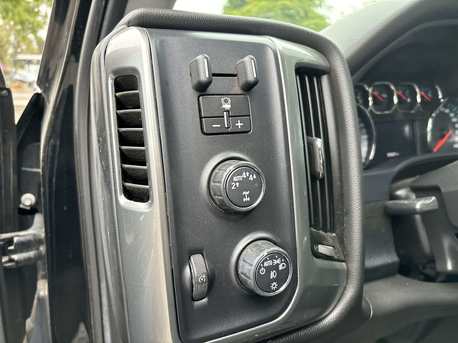 Thumbnail: 2018 Chevrolet Silverado 1500 - 10