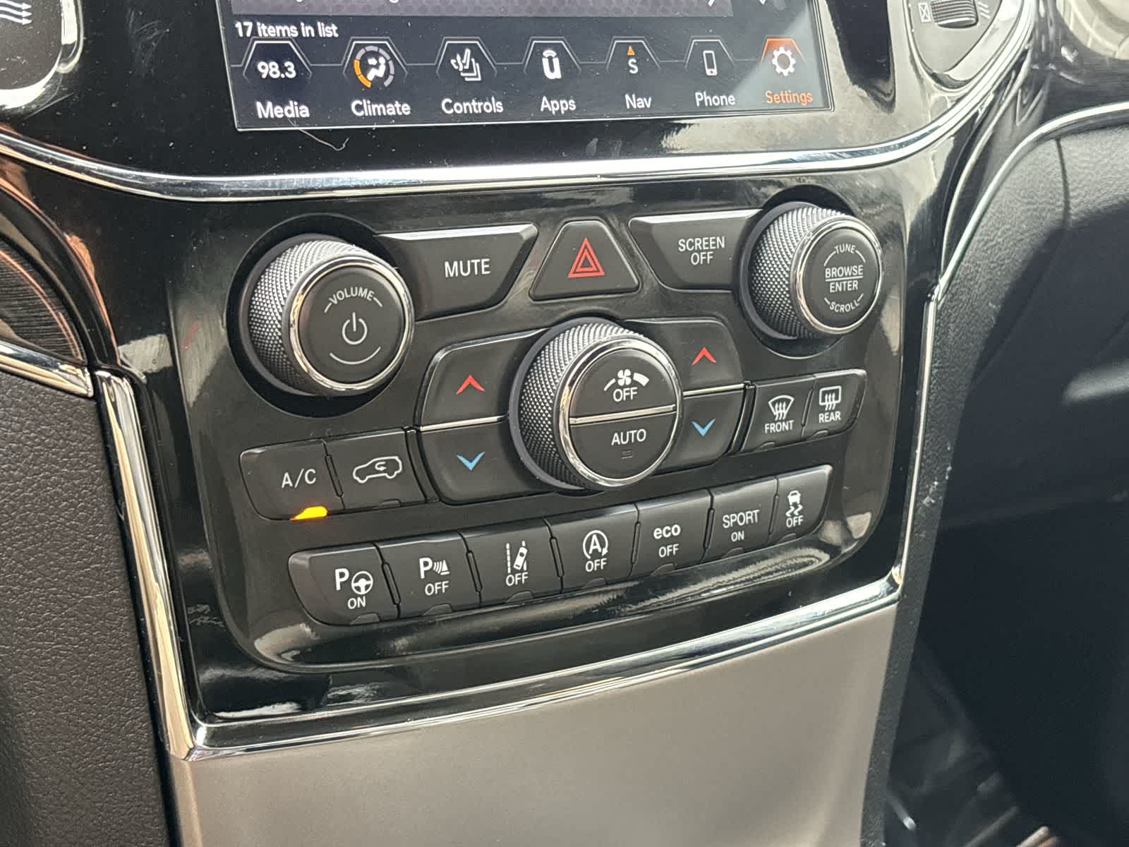 Thumbnail: 2020 Jeep Grand Cherokee - 25