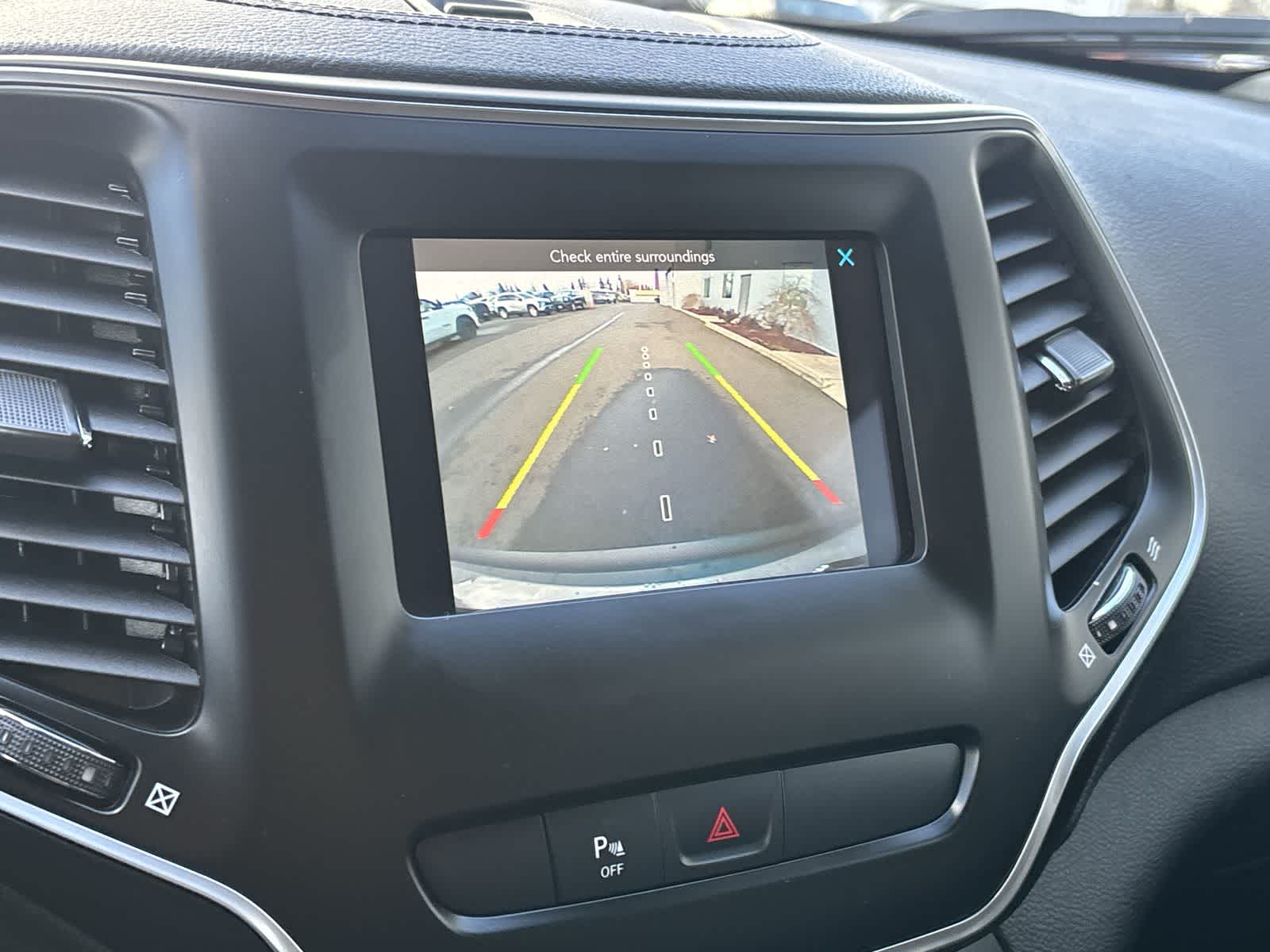 Thumbnail: 2019 Jeep Cherokee - 22