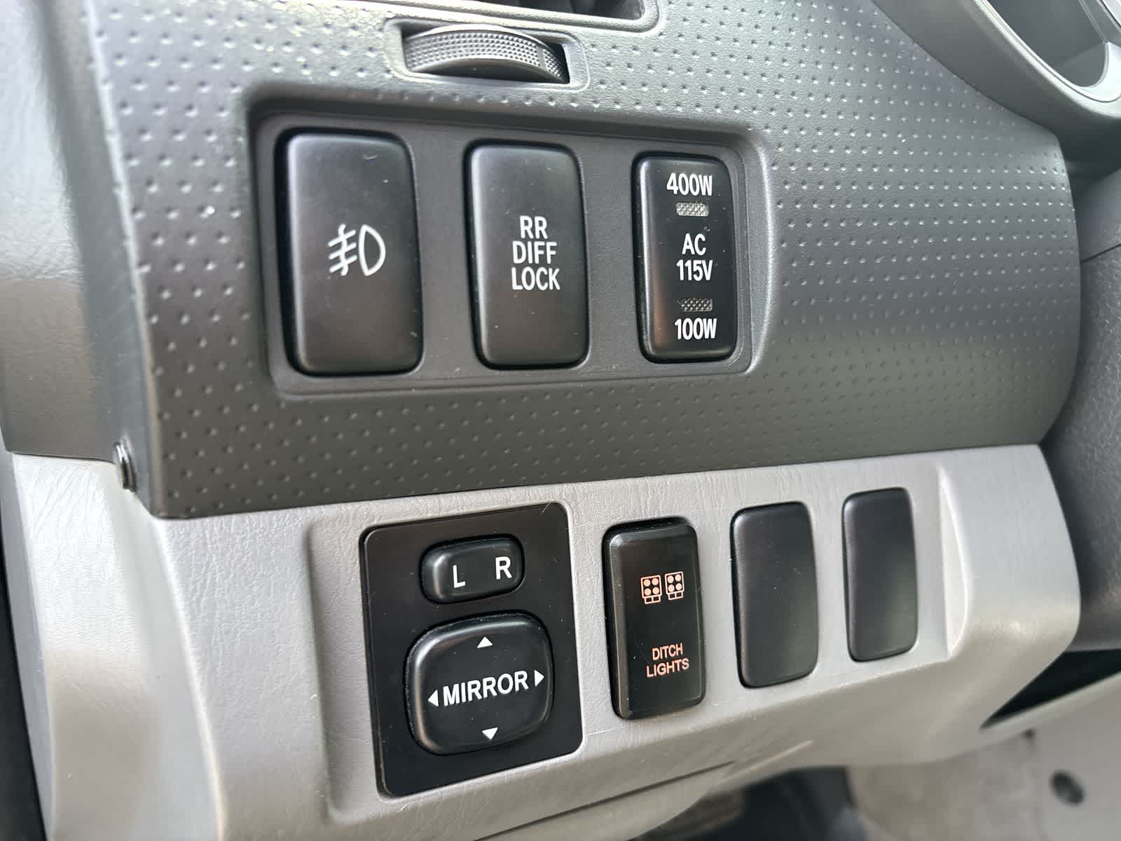 Thumbnail: 2005 Toyota Tacoma - 15