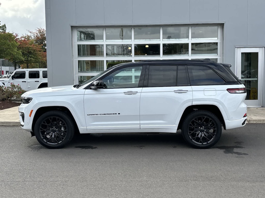New 2025 Jeep Grand Cherokee Summit Sport Utility