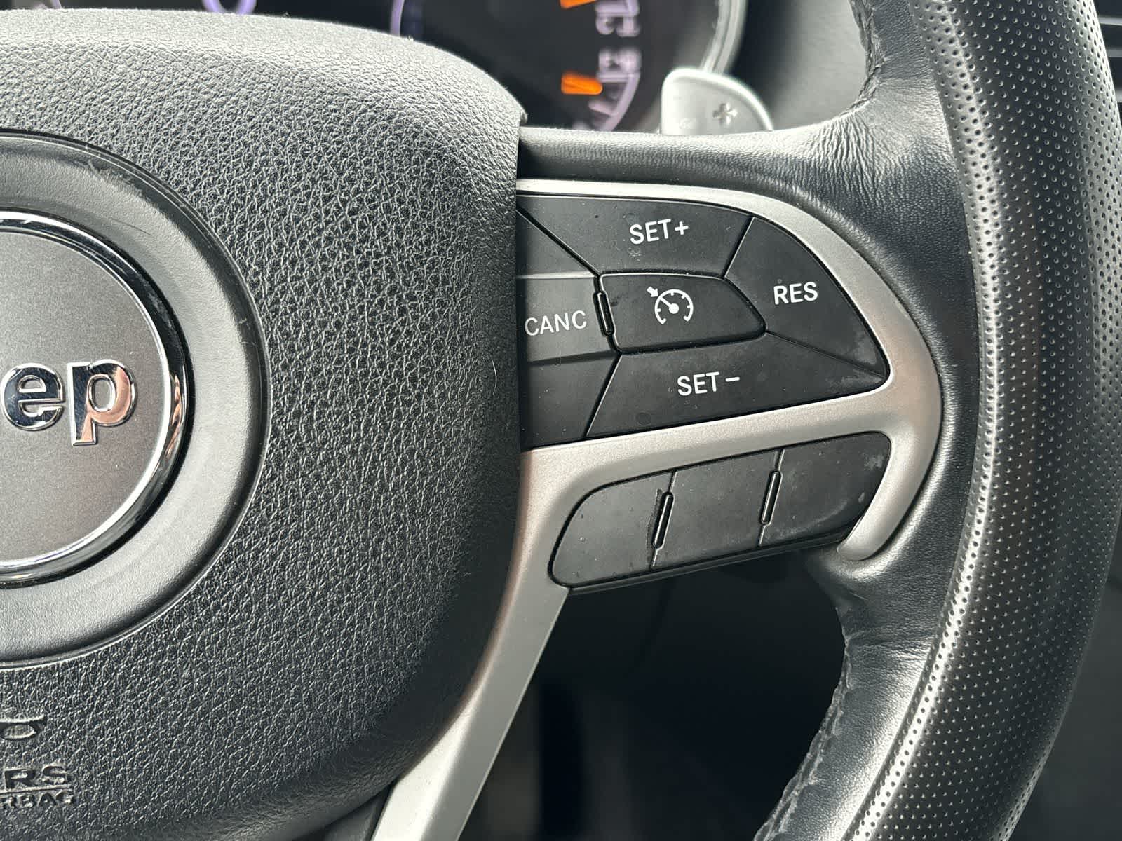 Thumbnail: 2015 Jeep Grand Cherokee - 11