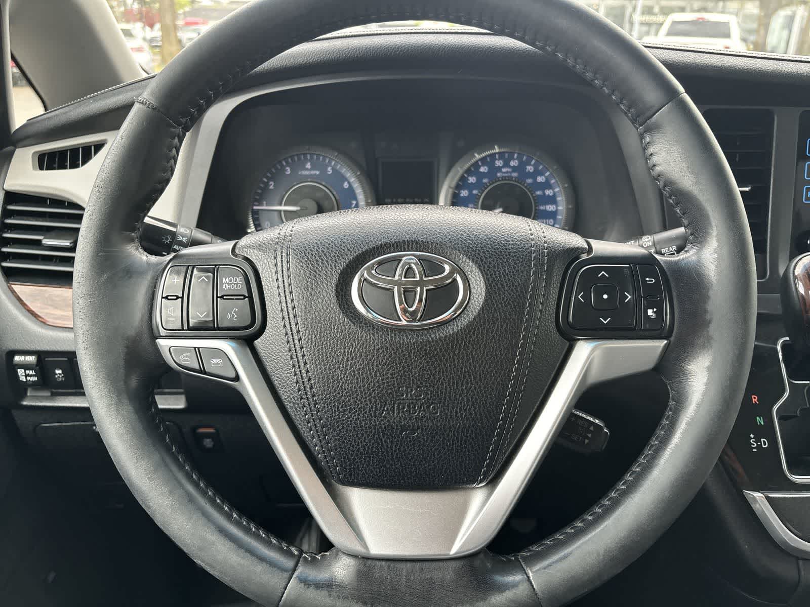 Thumbnail: 2015 Toyota Sienna - 7