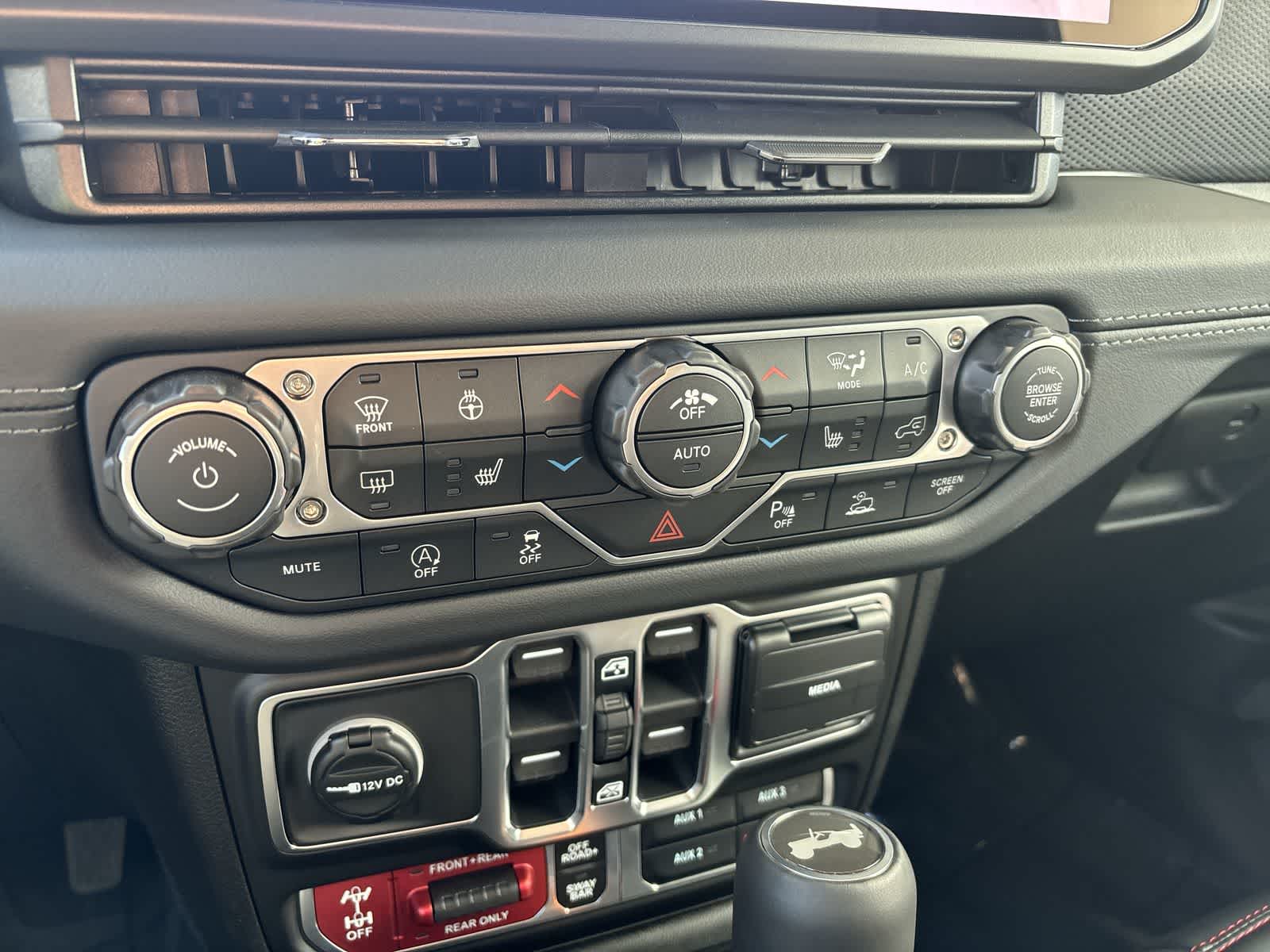 Thumbnail: 2026 Jeep Wrangler - 26