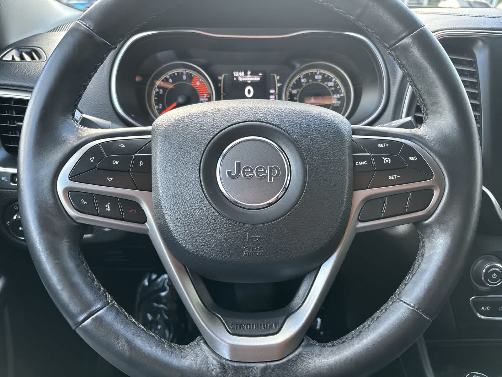 Thumbnail: 2019 Jeep Cherokee - 10