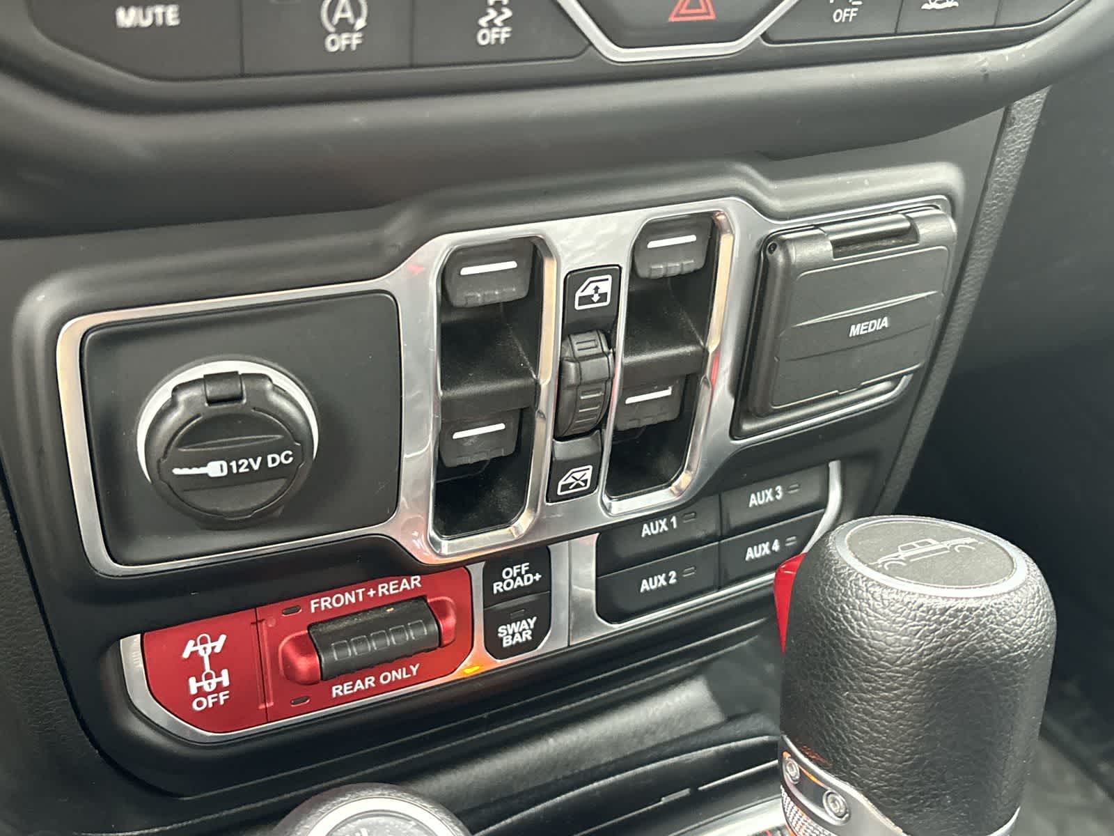 Thumbnail: 2021 Jeep Gladiator - 24