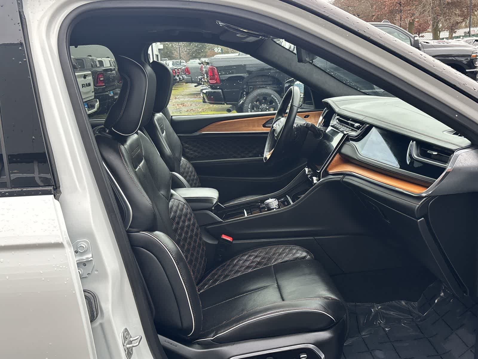 Thumbnail: 2023 Jeep Grand Cherokee - 9