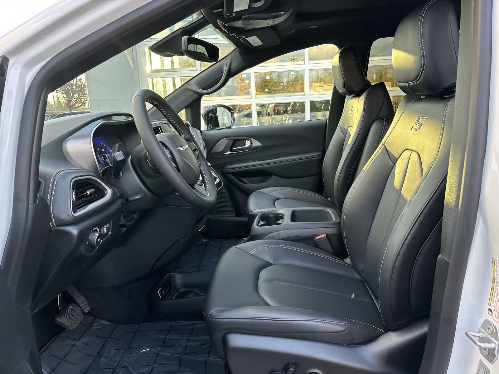 Thumbnail: 2026 Chrysler Pacifica - 7