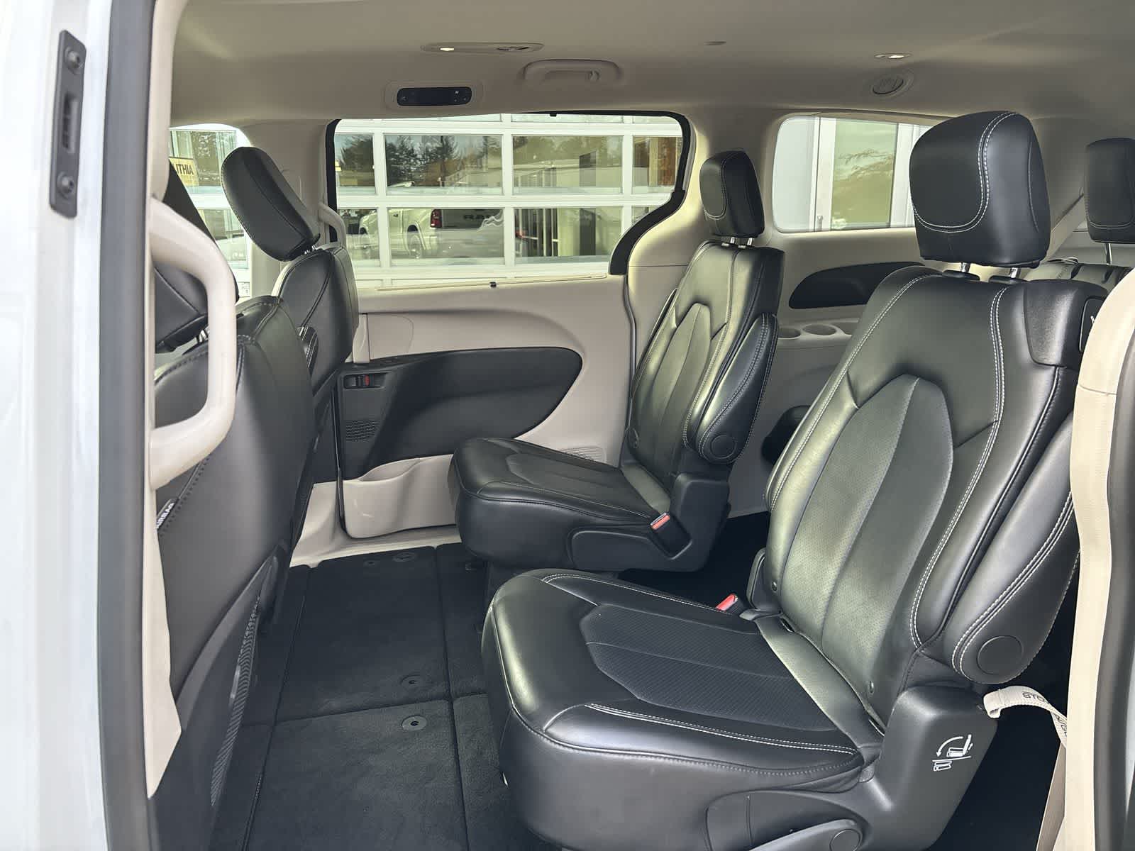 Thumbnail: 2024 Chrysler Pacifica - 6