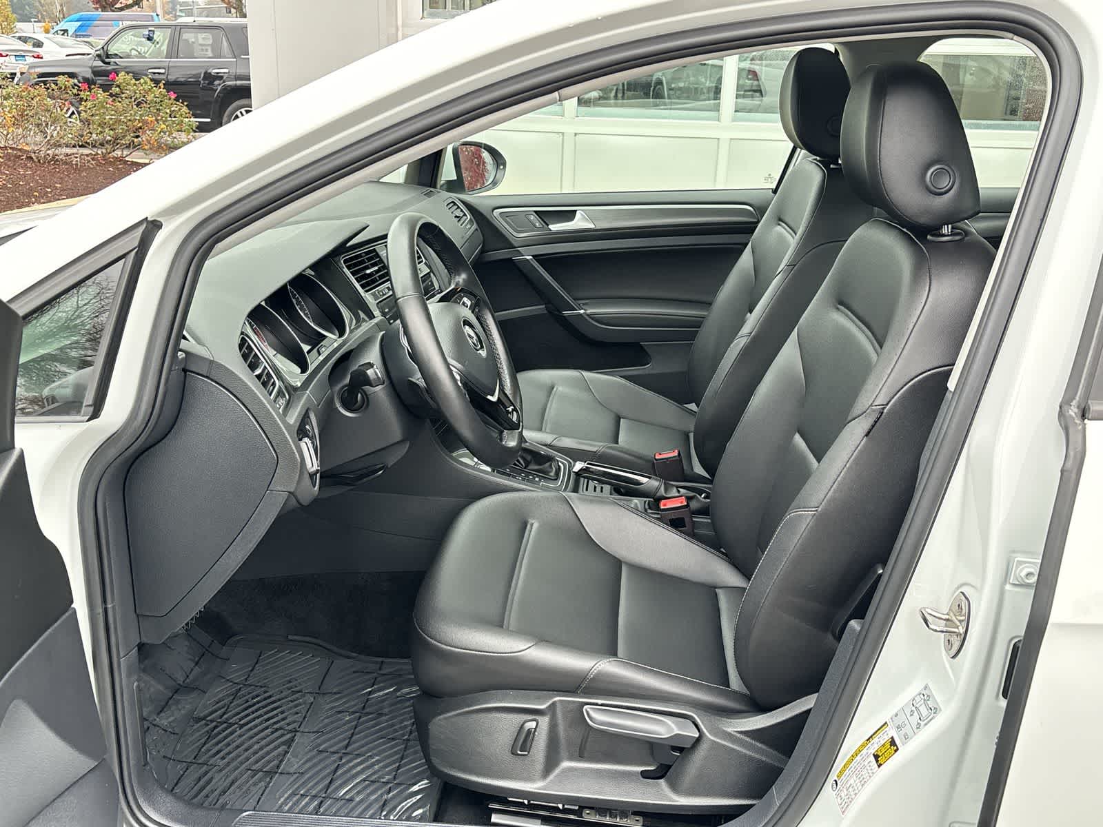 Thumbnail: 2019 Volkswagen Golf - 12