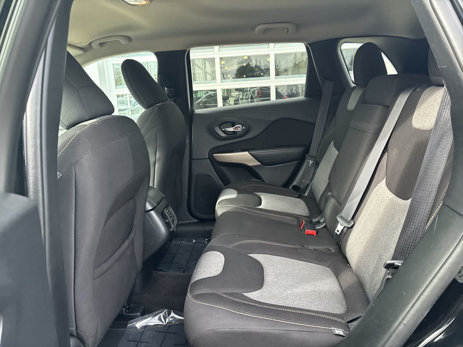 Thumbnail: 2018 Jeep Cherokee - 6