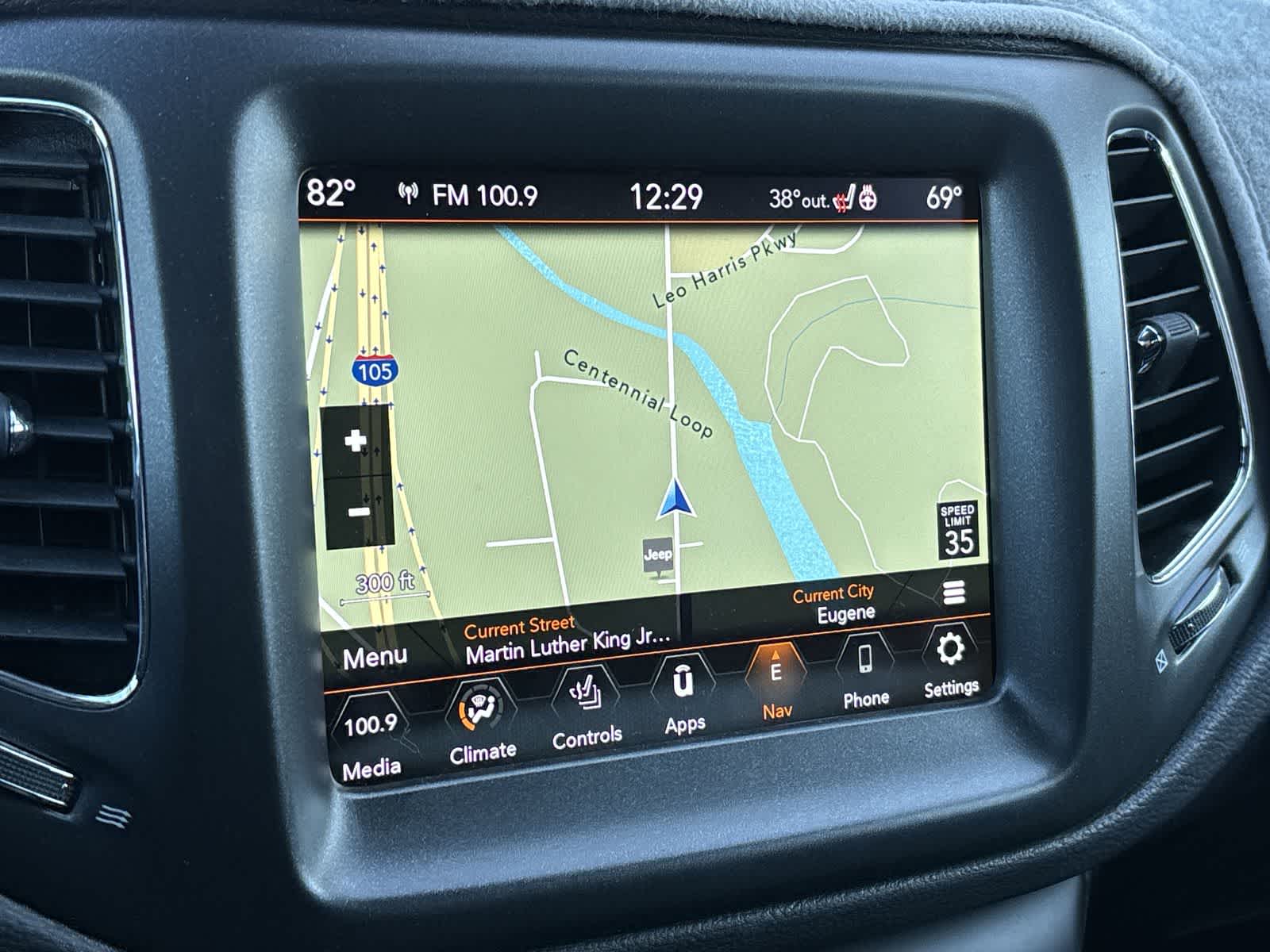 Thumbnail: 2021 Jeep Compass - 16