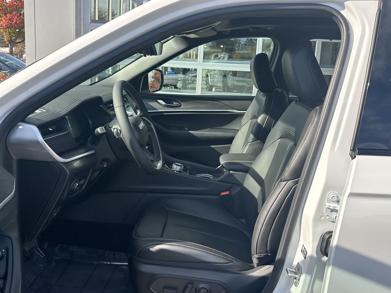 Thumbnail: 2025 Jeep Grand Cherokee - 12