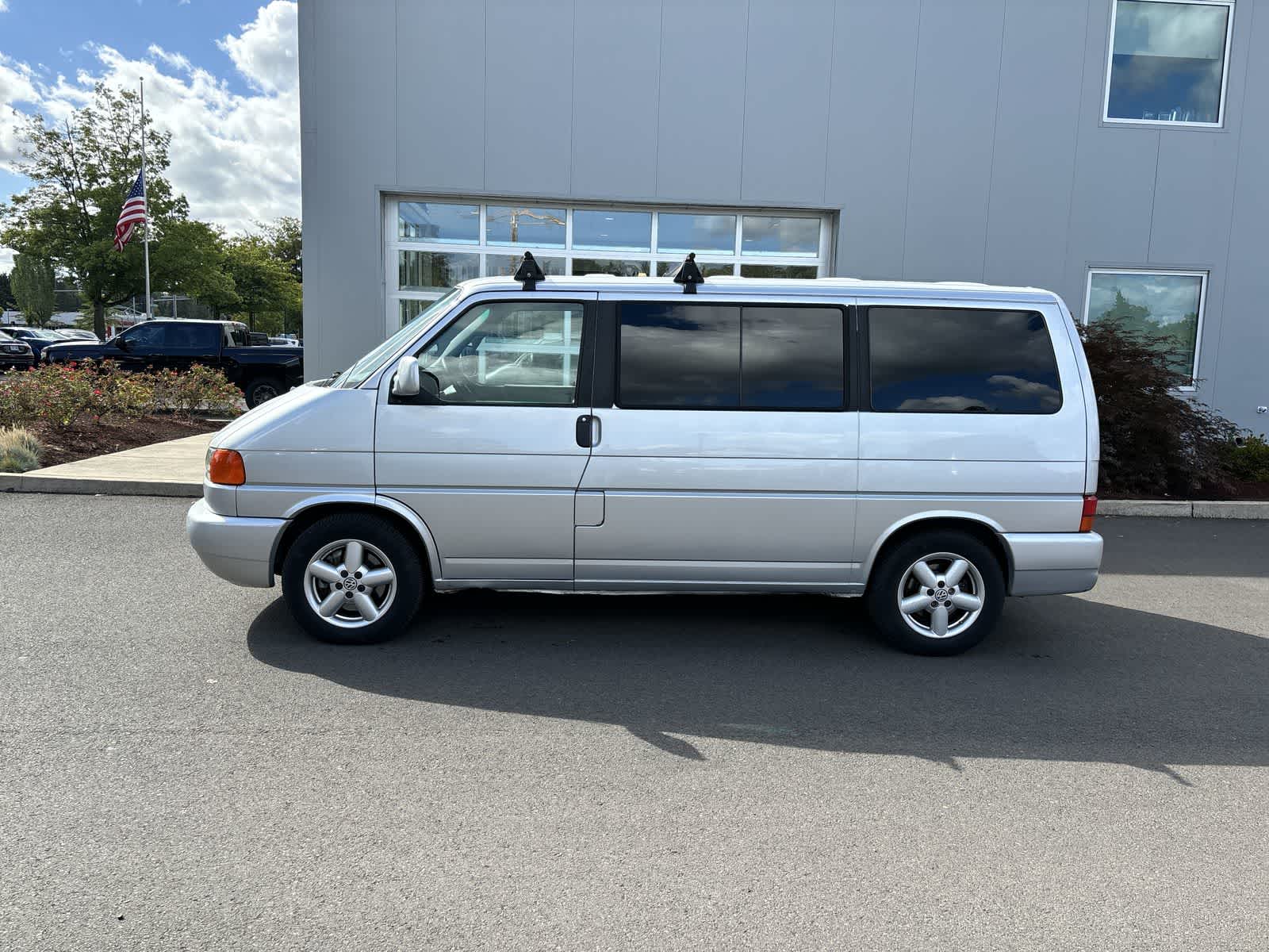 2003 Volkswagen EuroVan MV photo 2