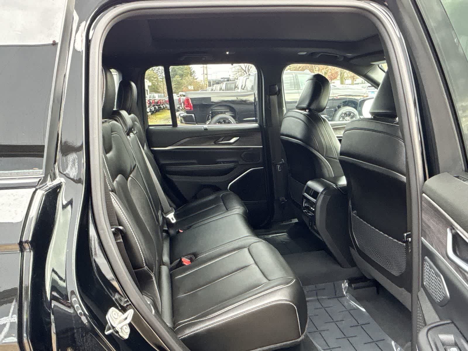 Thumbnail: 2024 Jeep Grand Cherokee - 10